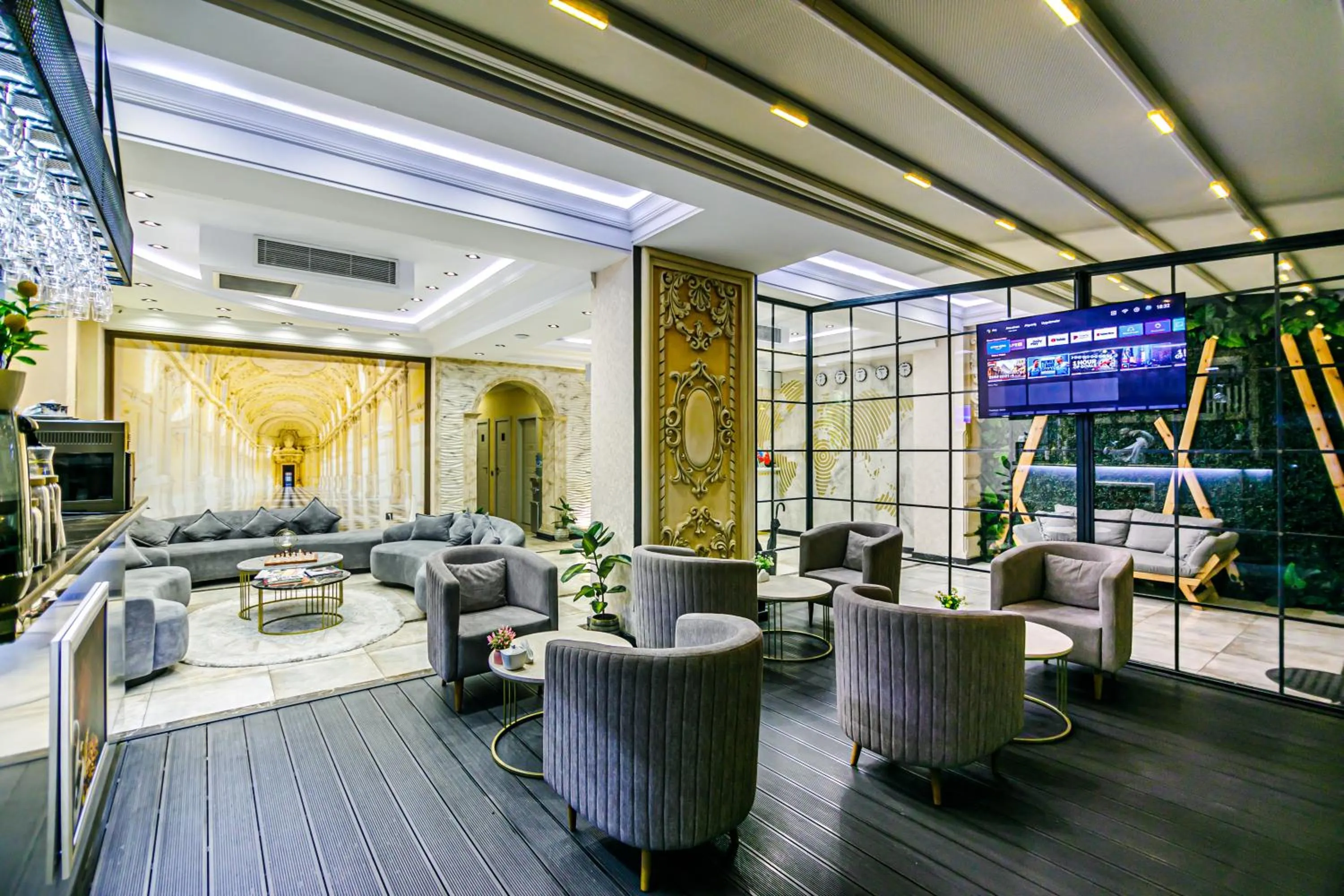 Communal lounge/ TV room in Essam Deluxe Hotel