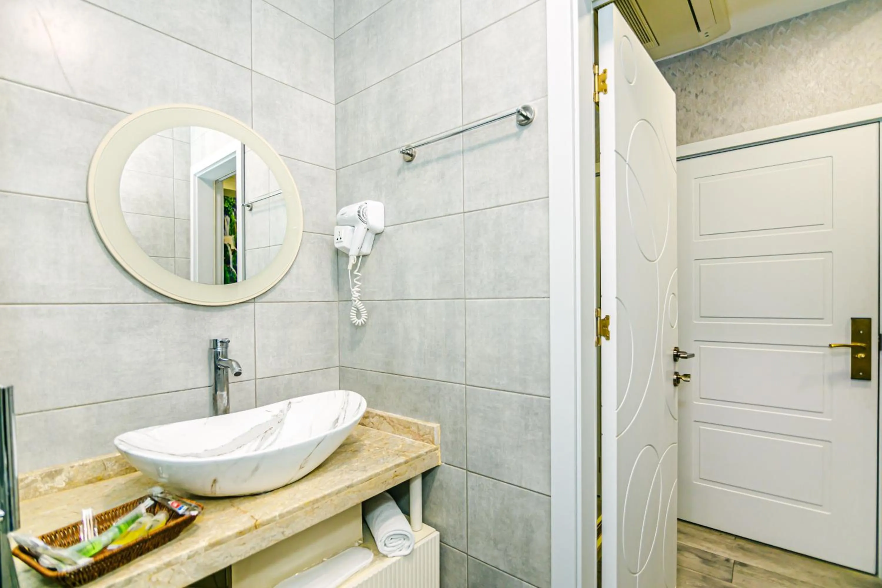 Bathroom in Essam Deluxe Hotel