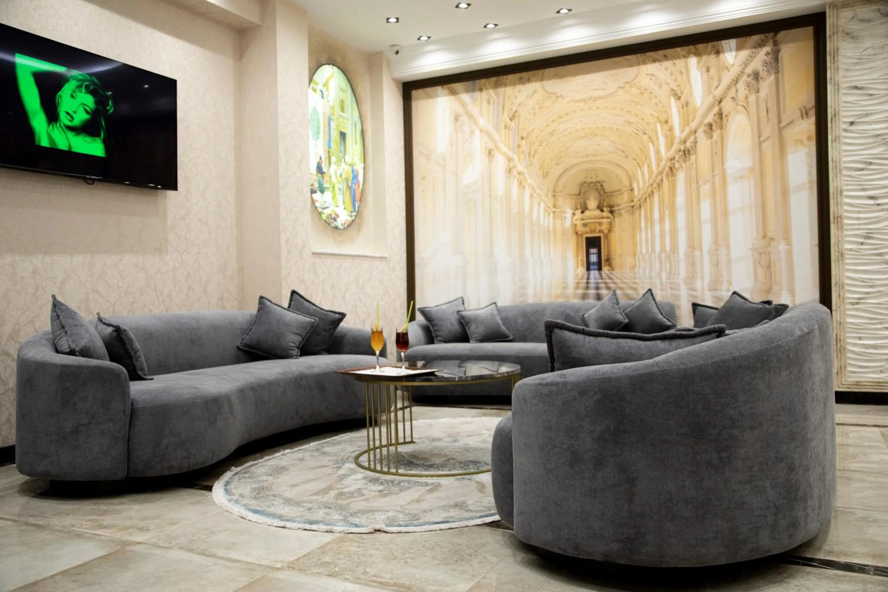 TV and multimedia in Essam Deluxe Hotel