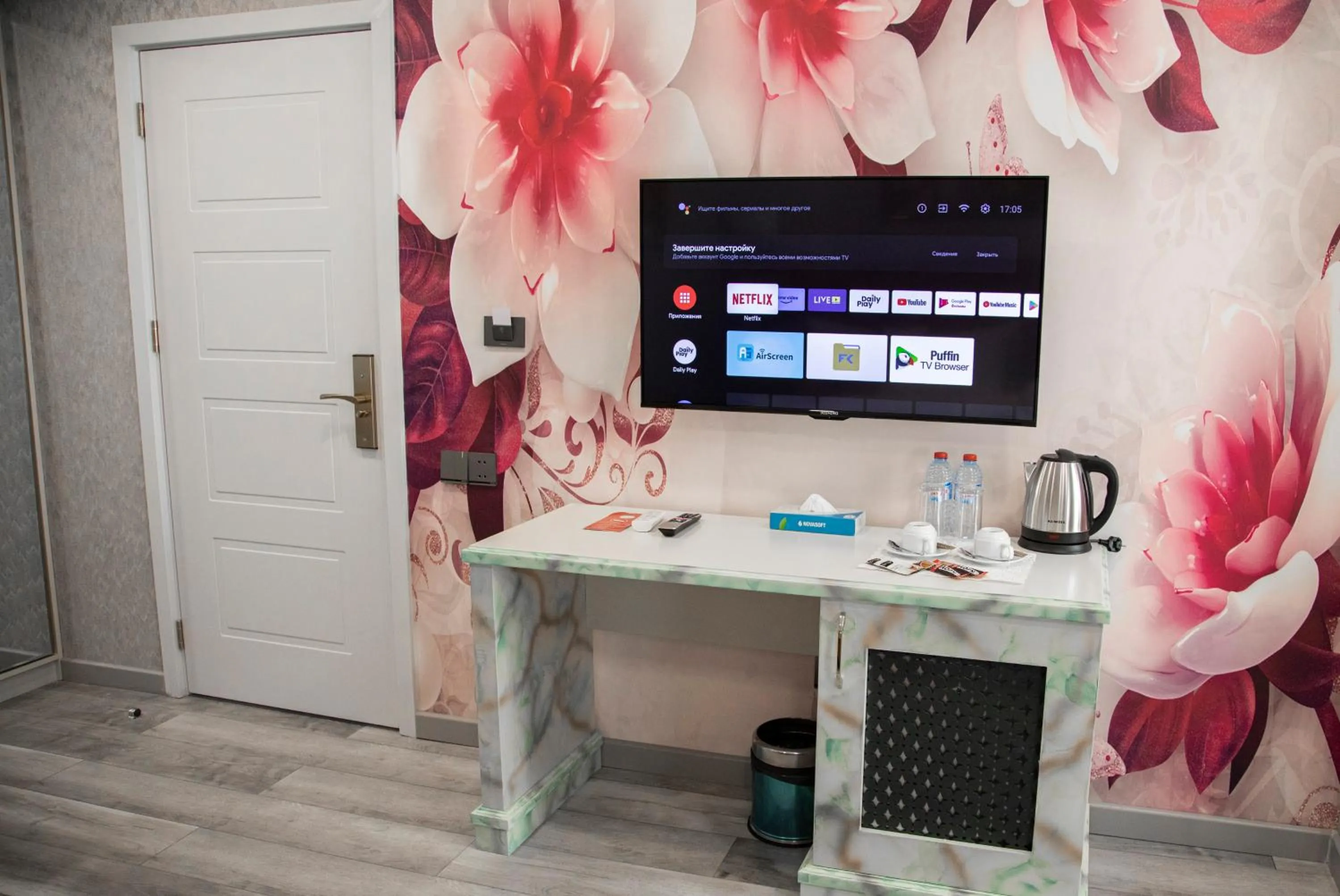 TV and multimedia in Essam Deluxe Hotel