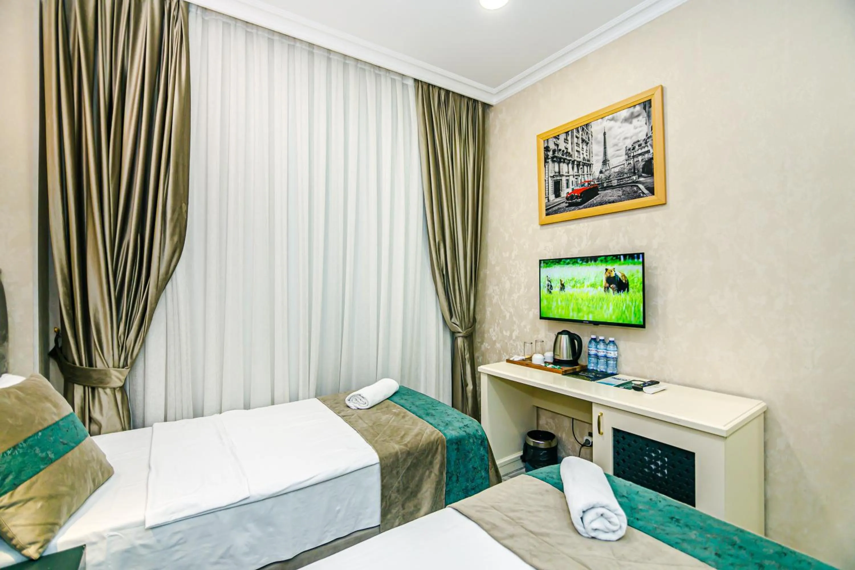 Photo of the whole room, Bed in Essam Deluxe Hotel