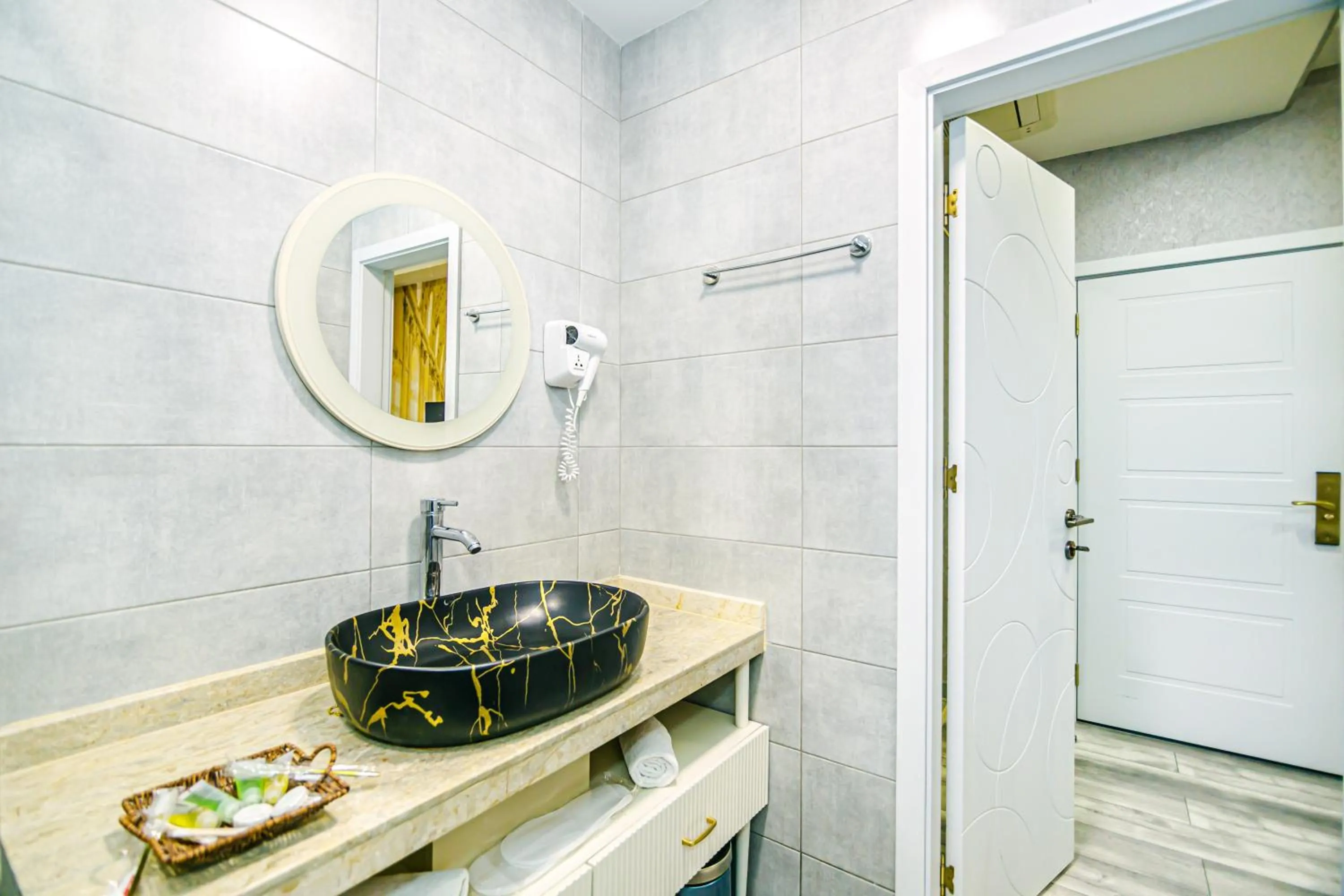 Bathroom in Essam Deluxe Hotel