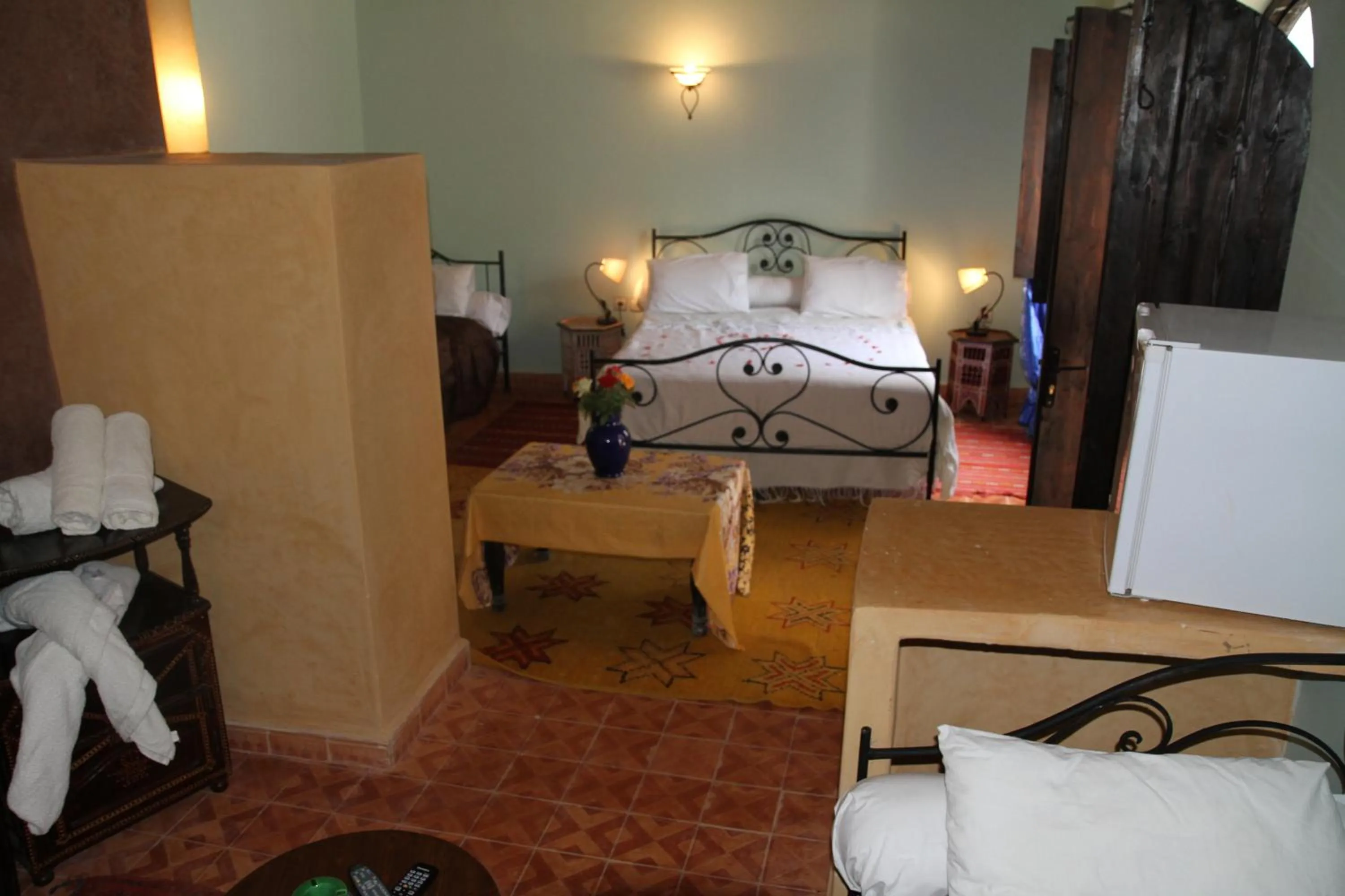 Shower, Bed in Riad Chakir Mogador