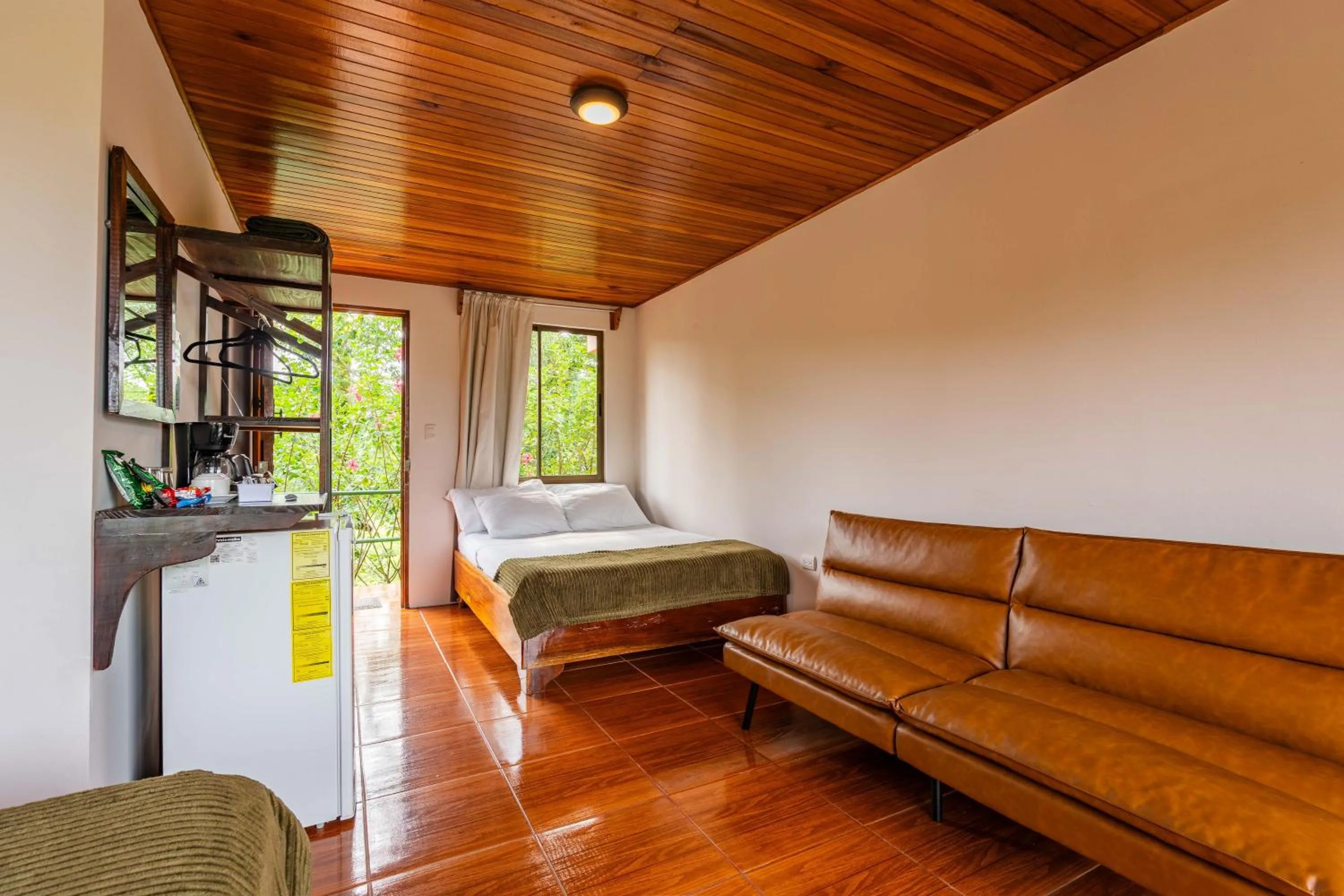 Bed in Chateau Arenal Hotel & Restaurante