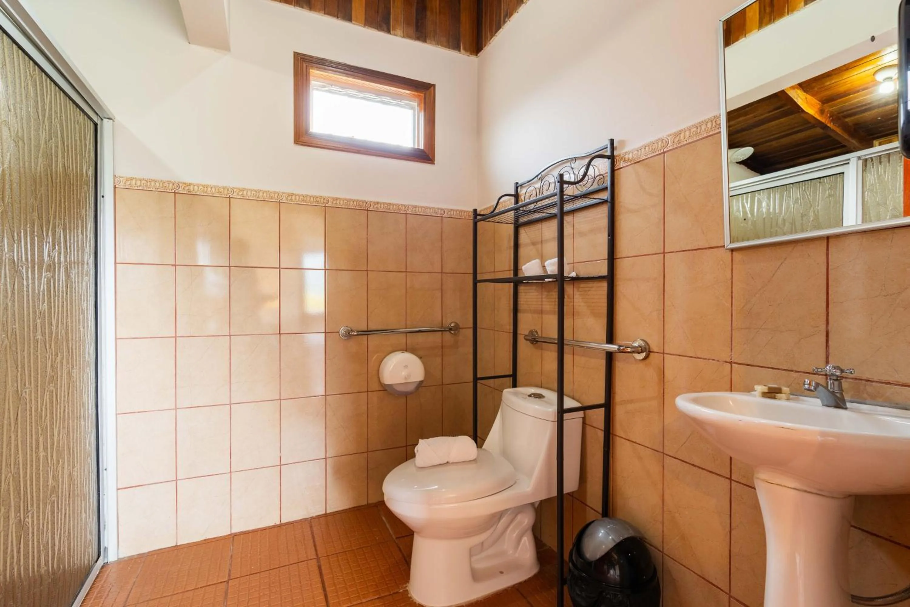 Bathroom in Chateau Arenal Hotel & Restaurante