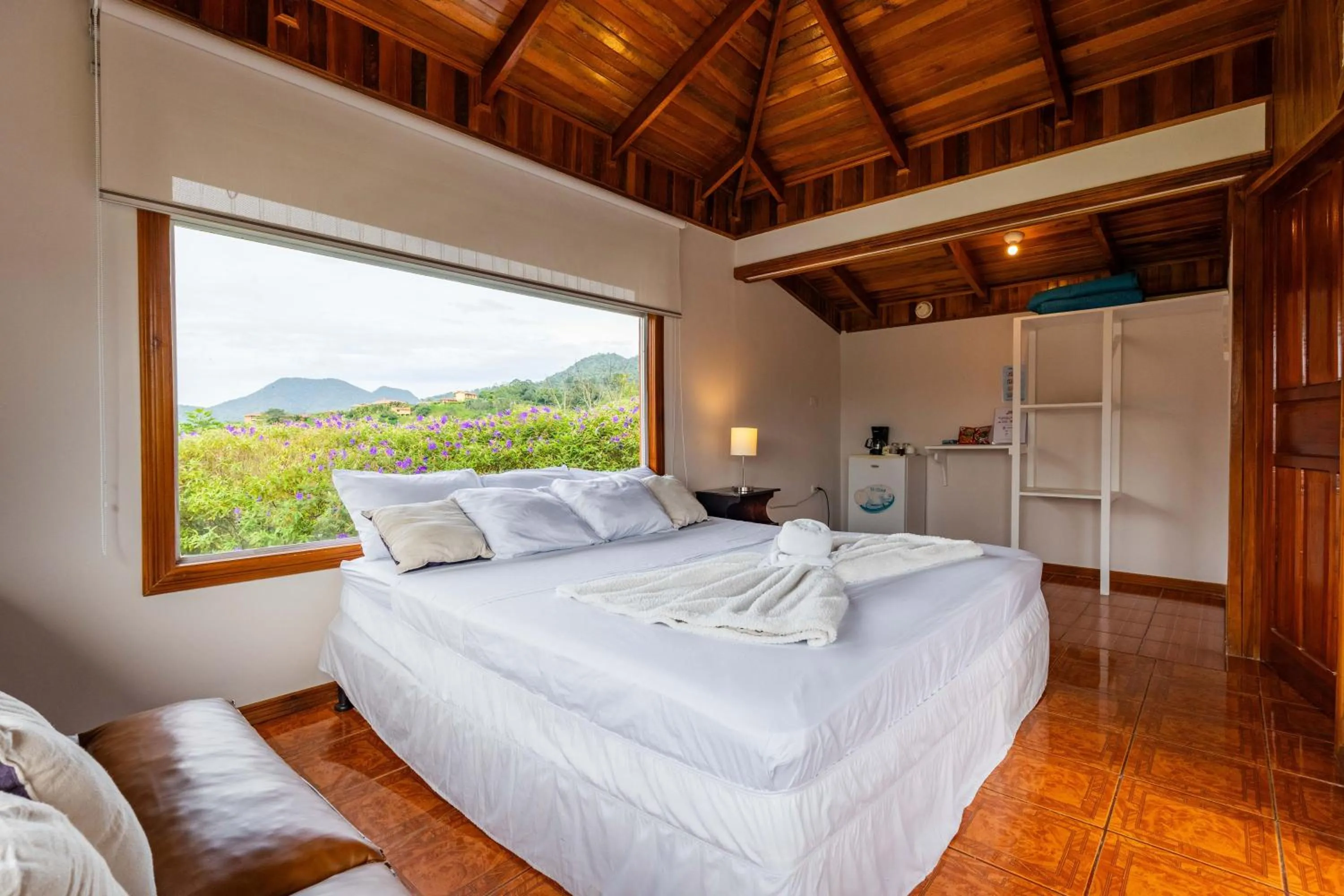 Coffee/tea facilities, Bed in Chateau Arenal Hotel & Restaurante