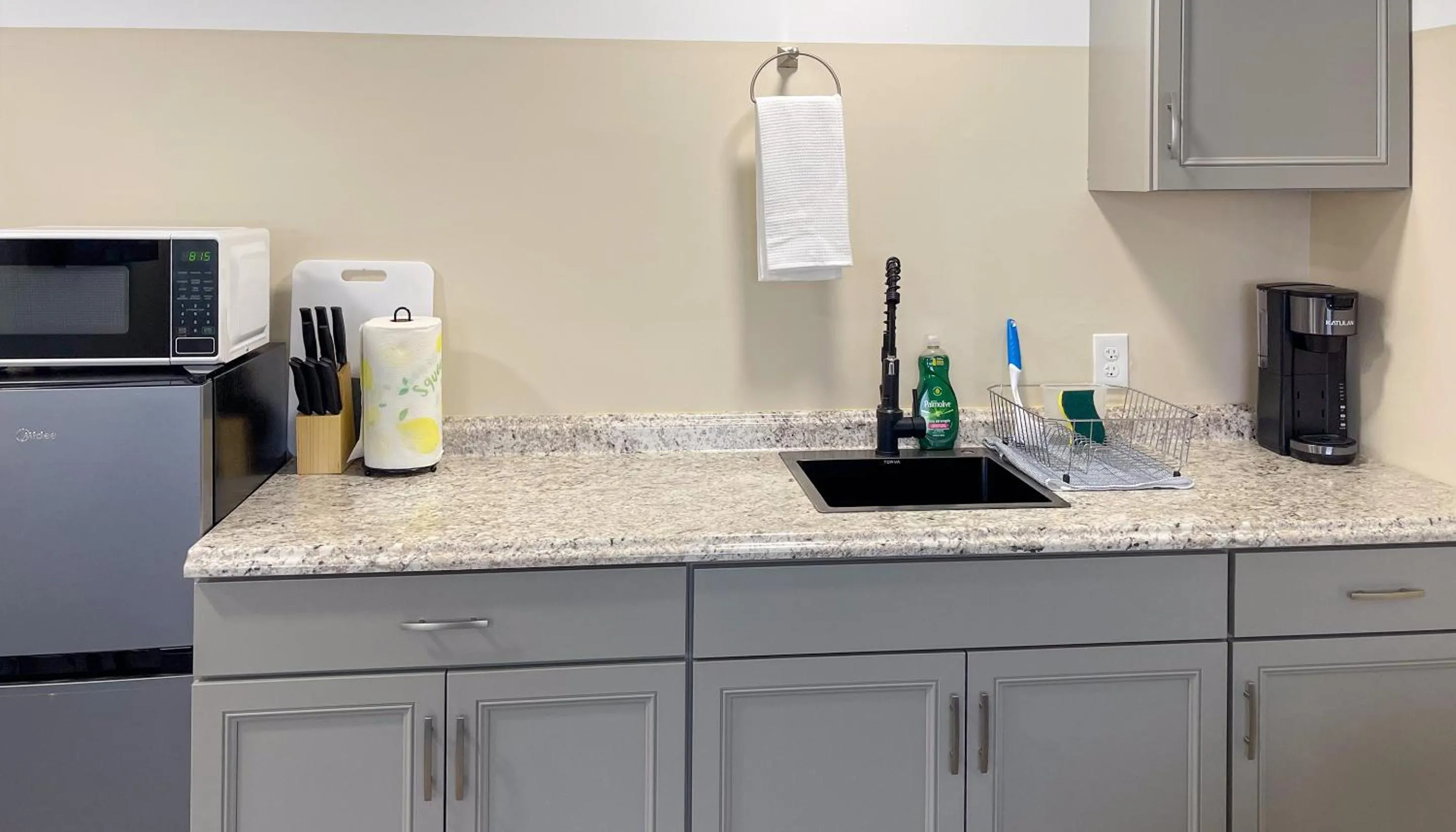 Kitchen or kitchenette in Lazy Cuckoo Inn - Sleek and Stylish Studio Apartments