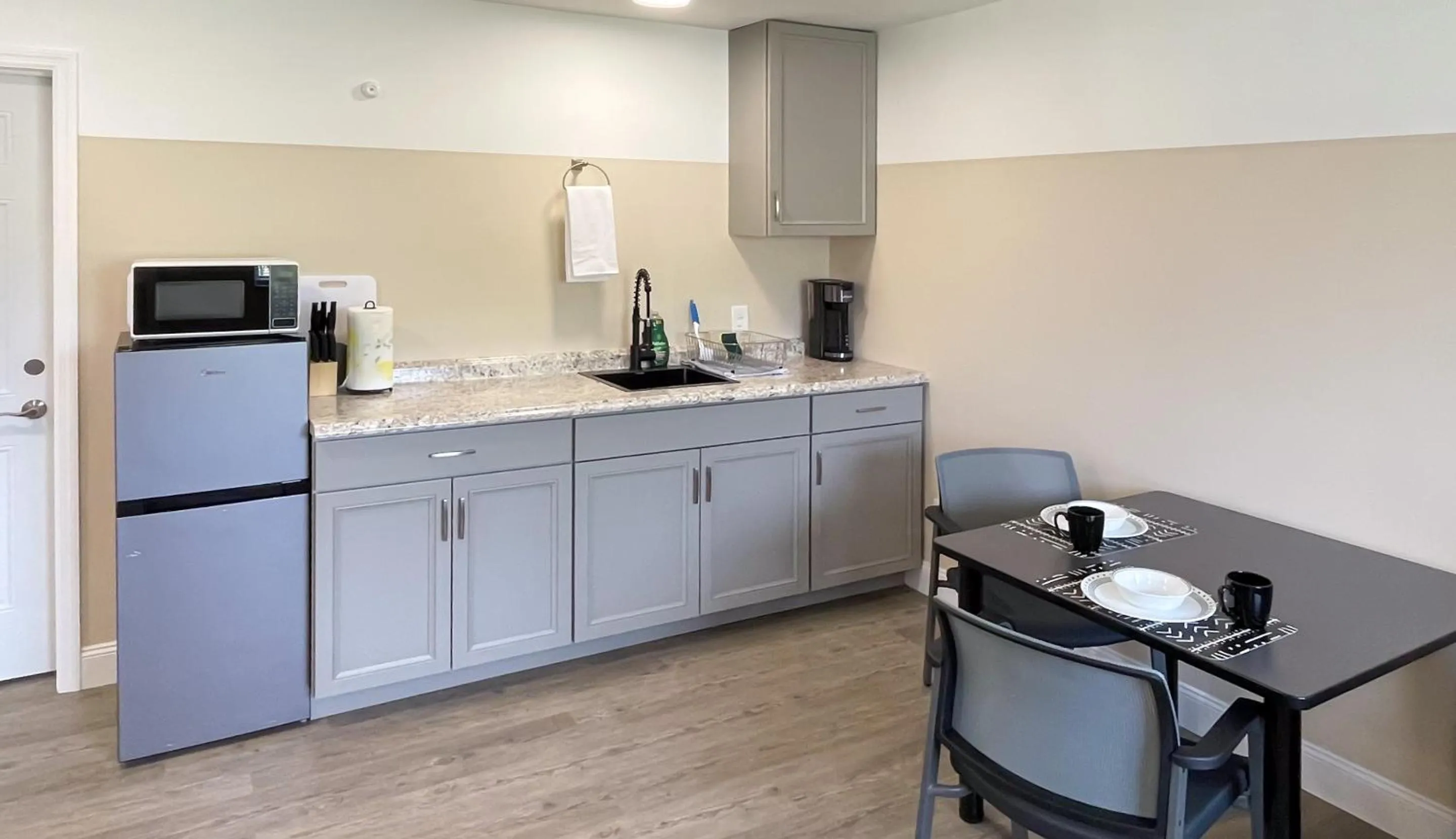 Kitchen or kitchenette in Lazy Cuckoo Inn - Sleek and Stylish Studio Apartments