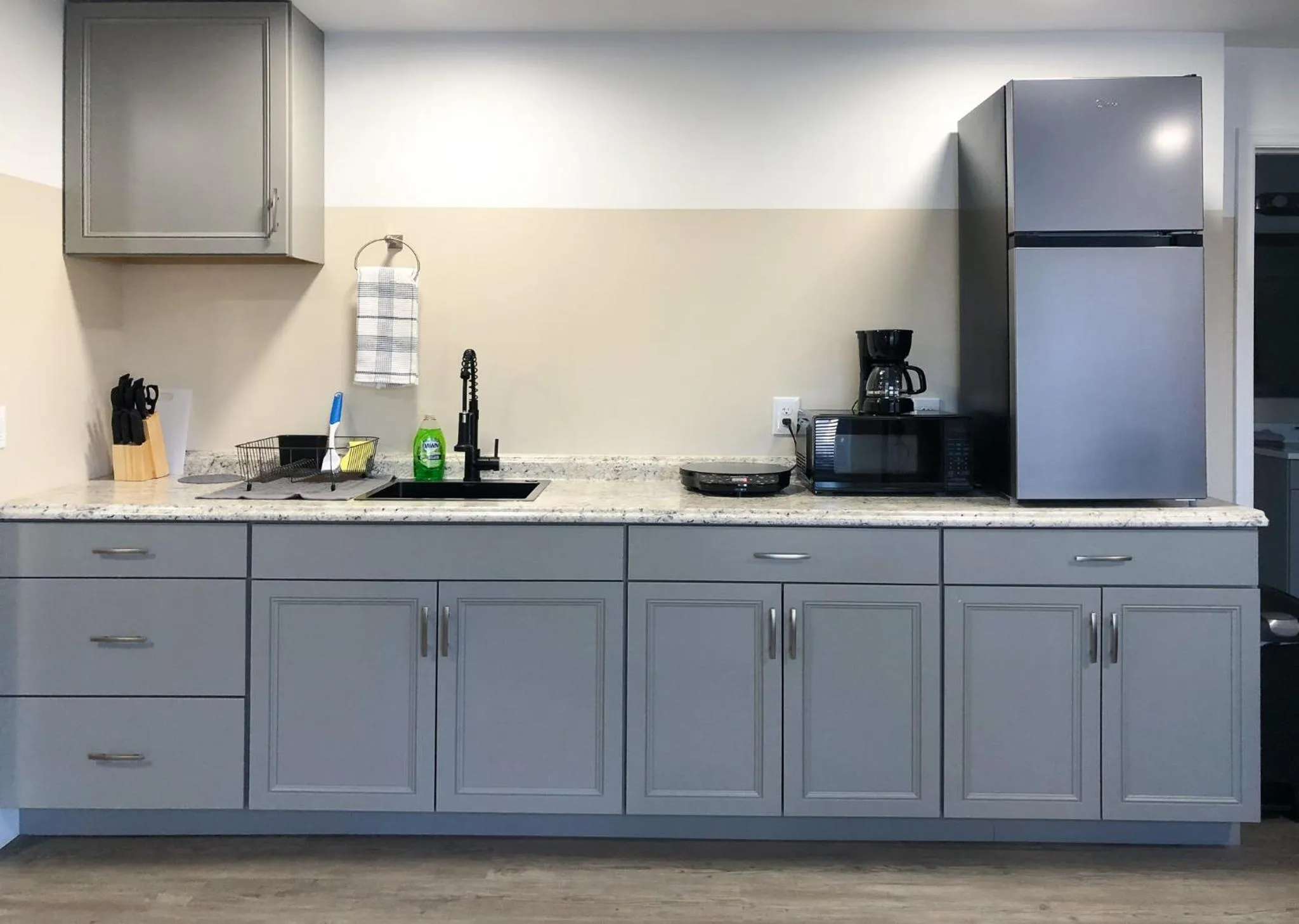 Kitchen or kitchenette in Lazy Cuckoo Inn - Sleek and Stylish Studio Apartments