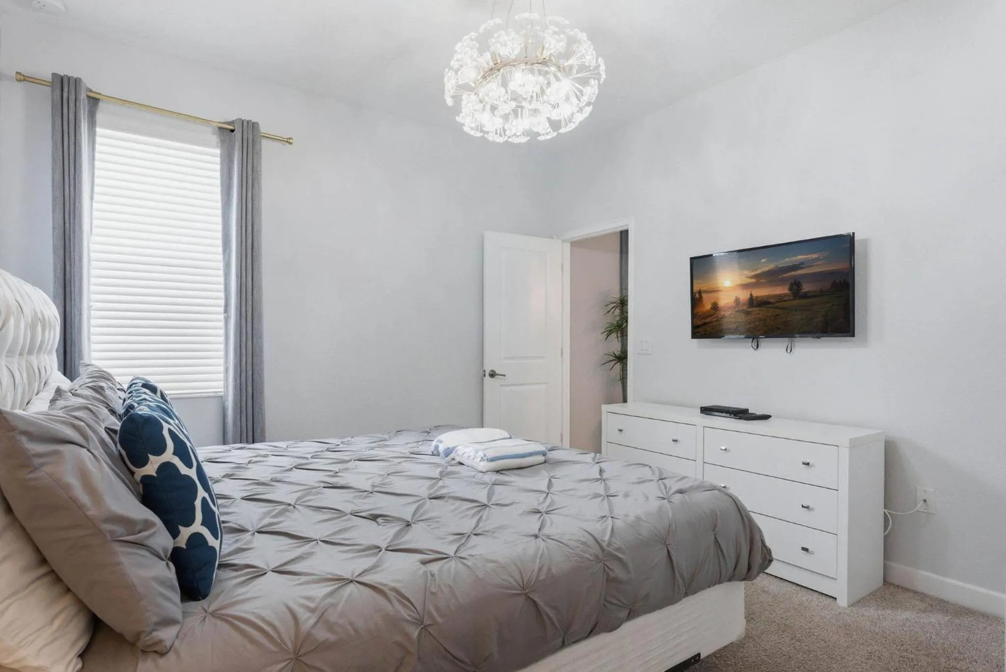 Other, Bed in Charming 4 bedroom house with Private Pool 1542