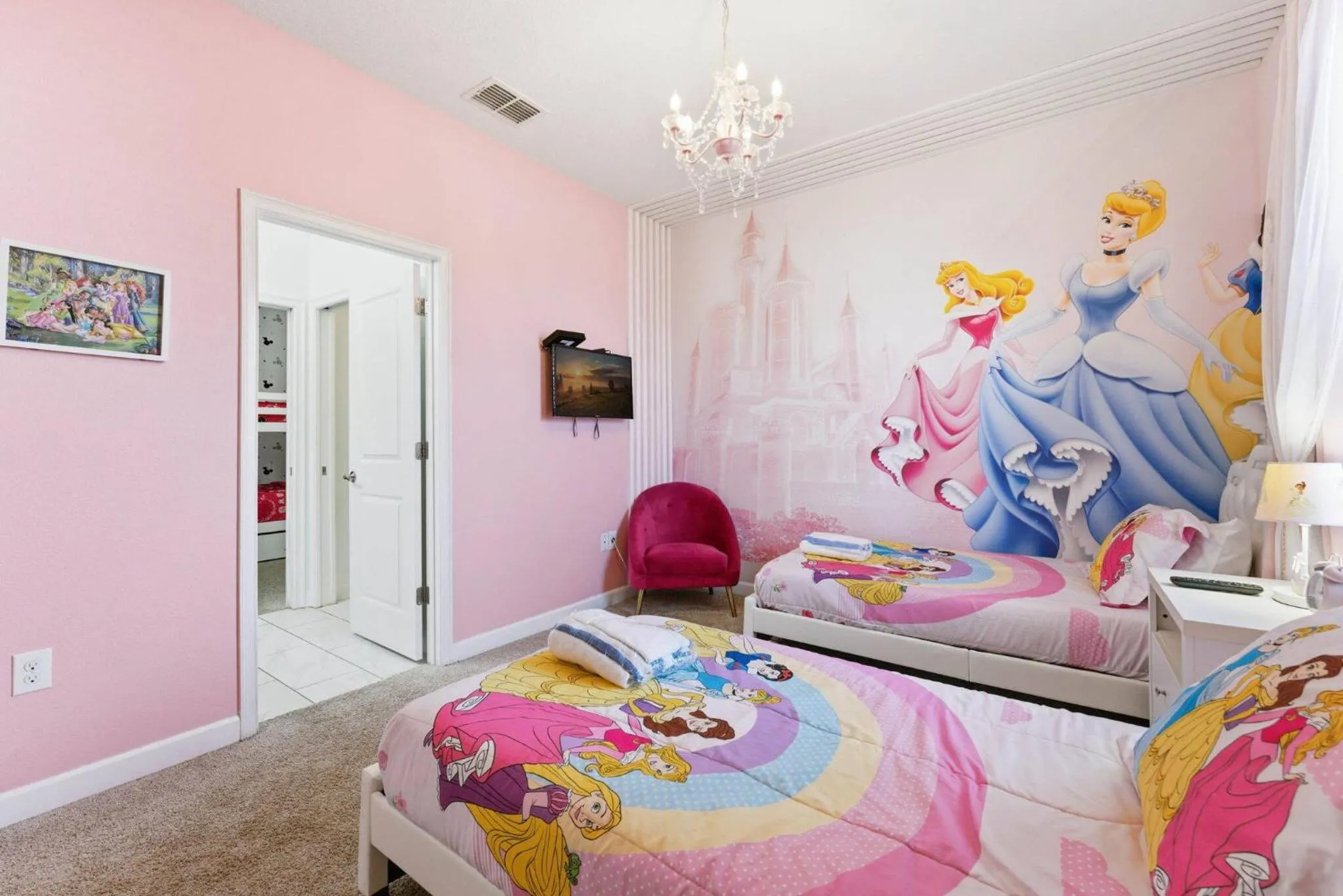 Other, Bed in Charming 4 bedroom house with Private Pool 1542