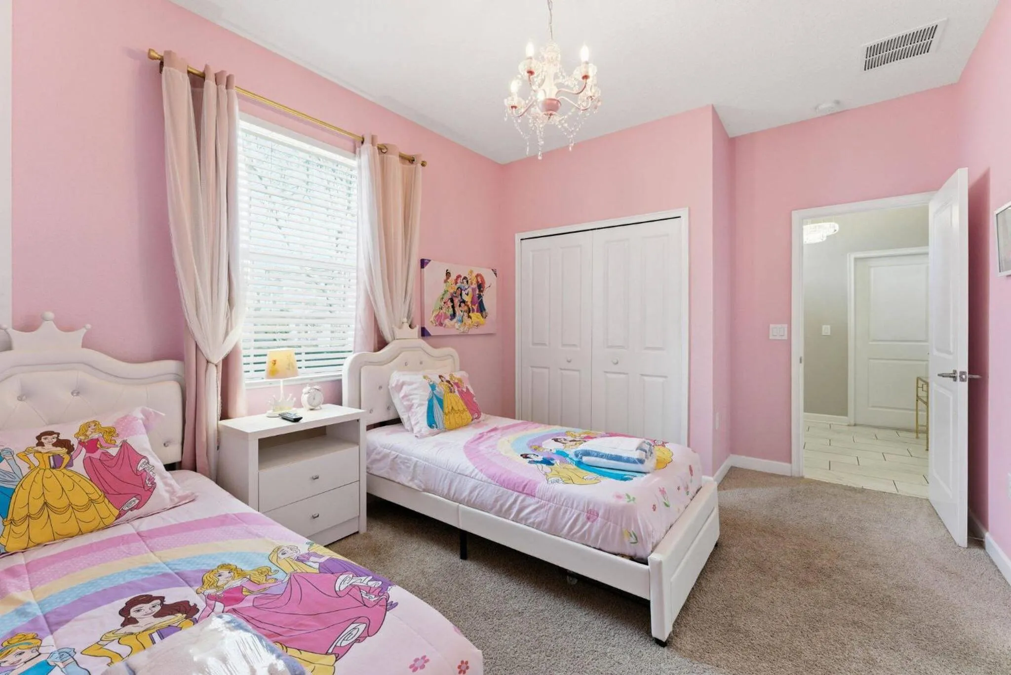 Other, Bed in Charming 4 bedroom house with Private Pool 1542