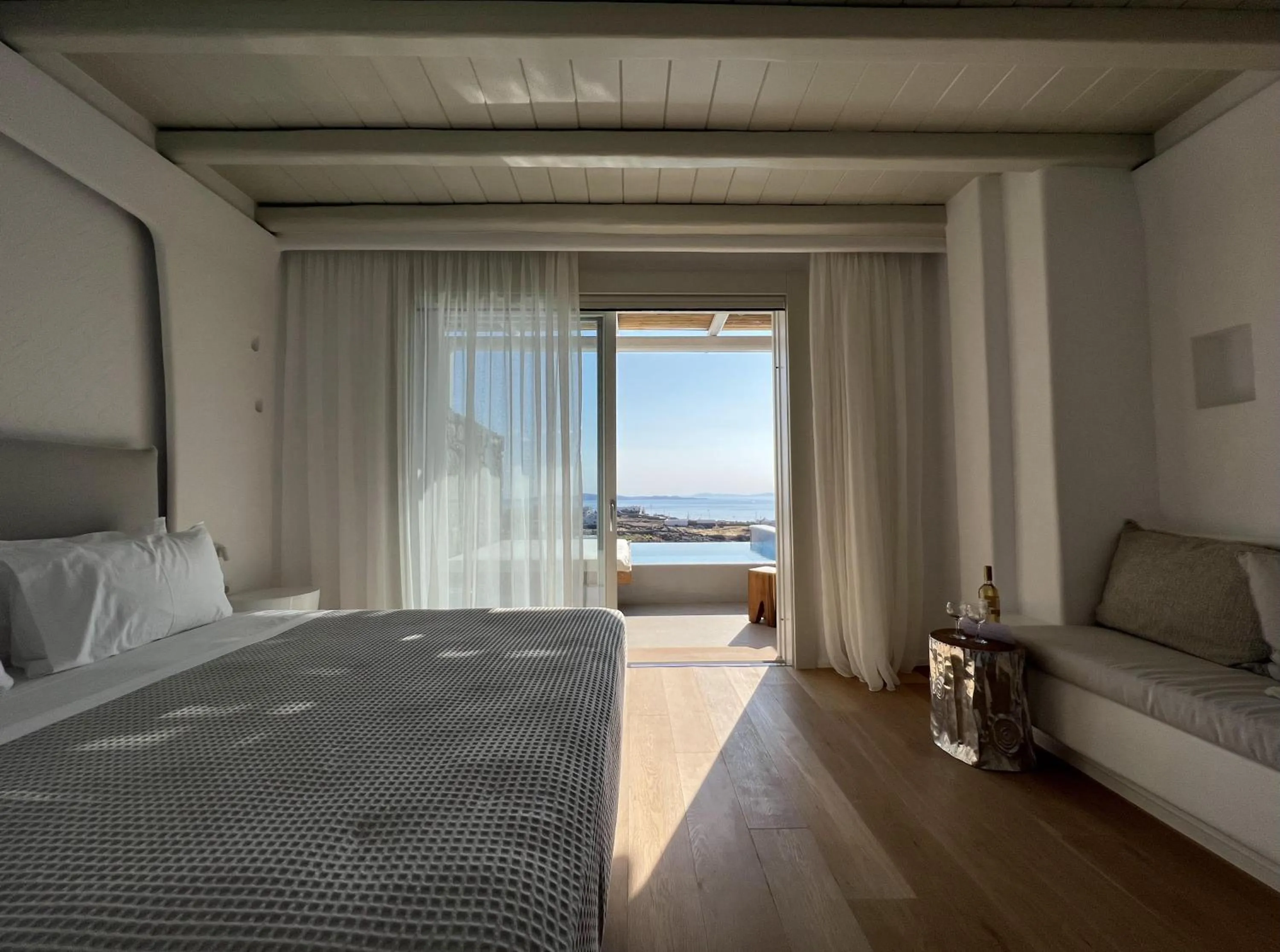 Photo of the whole room, Bed in Nomia Sunset Suites Mykonos