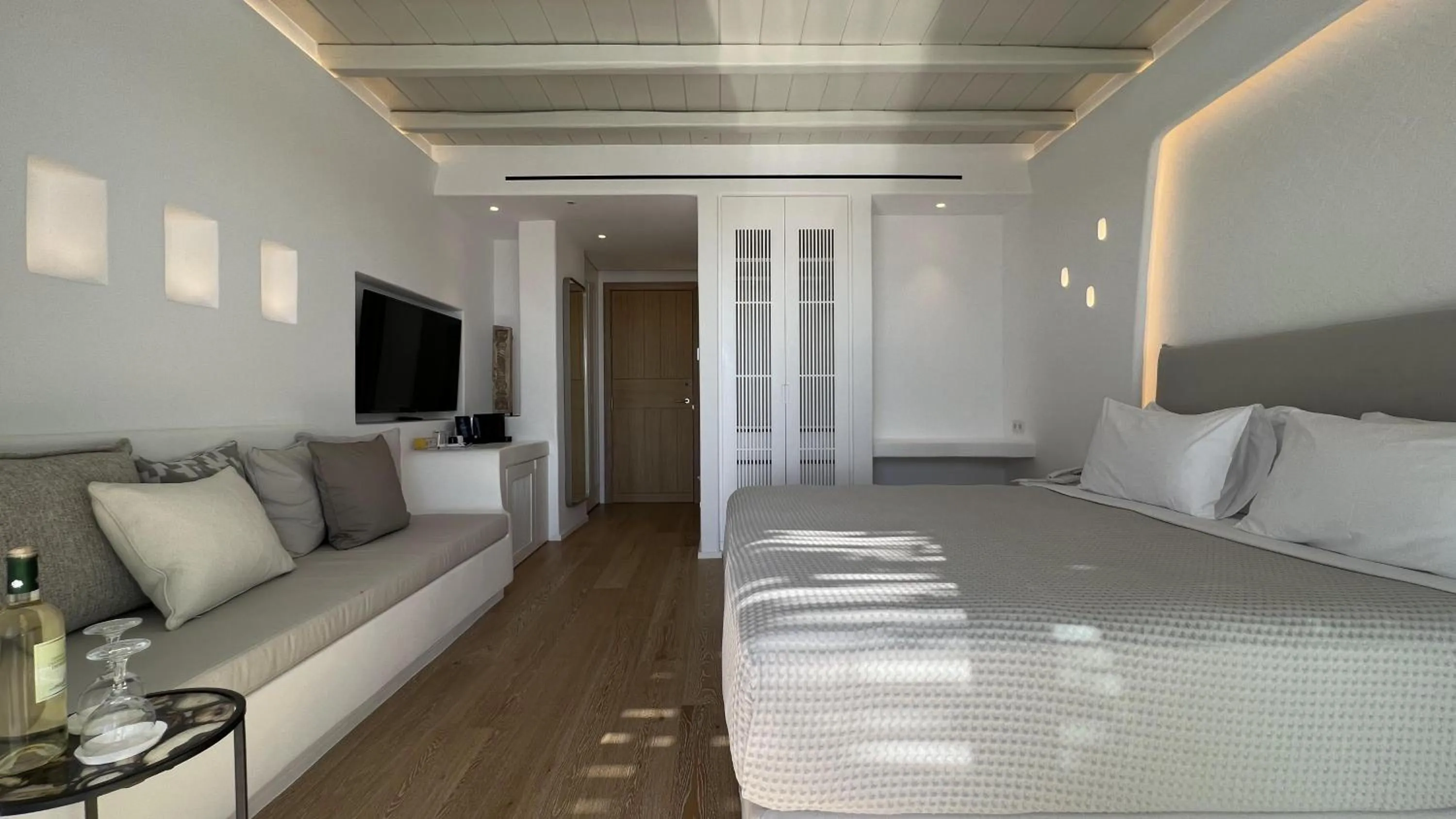 Photo of the whole room, Bed in Nomia Sunset Suites Mykonos