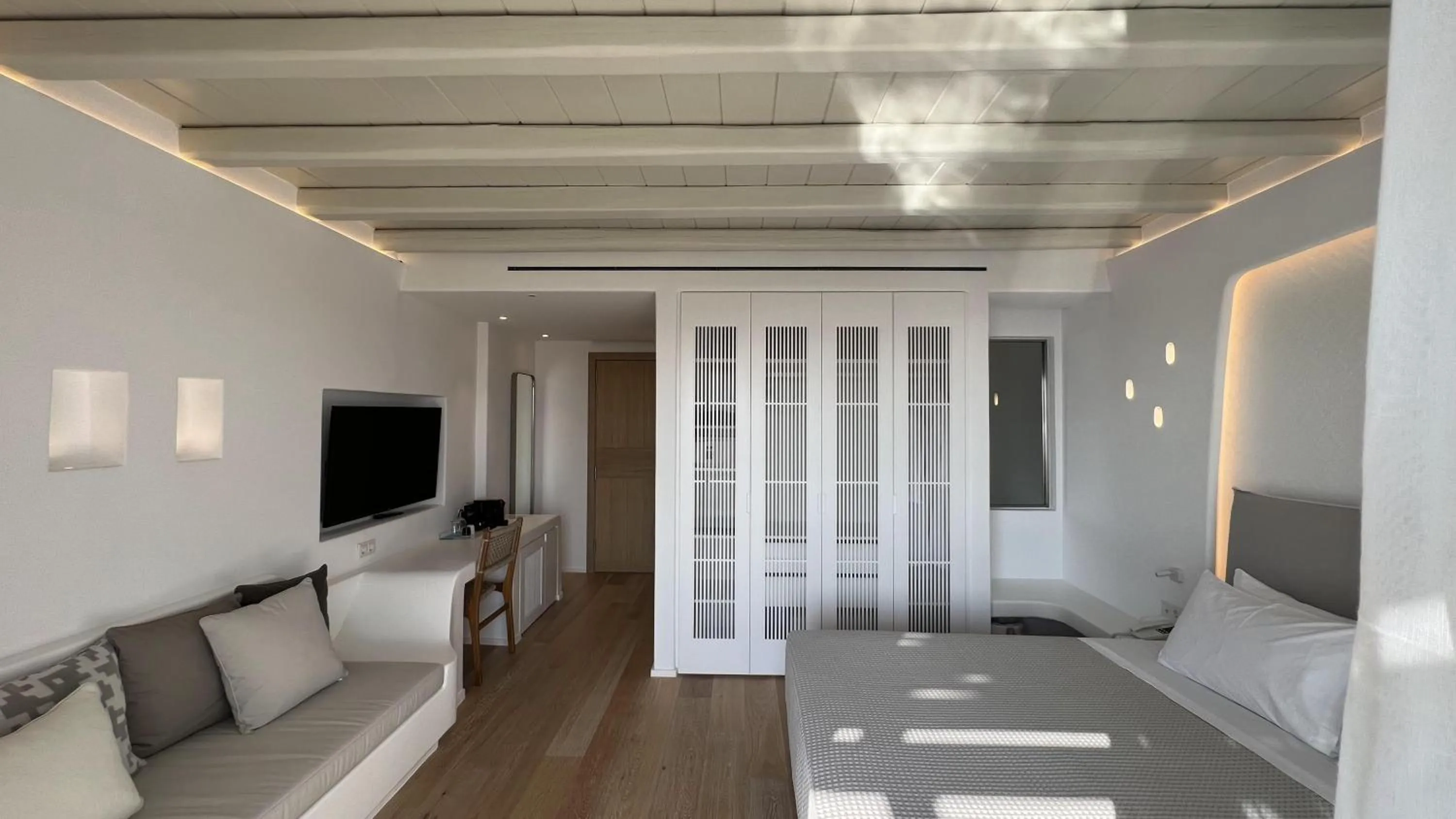 Photo of the whole room in Nomia Sunset Suites Mykonos