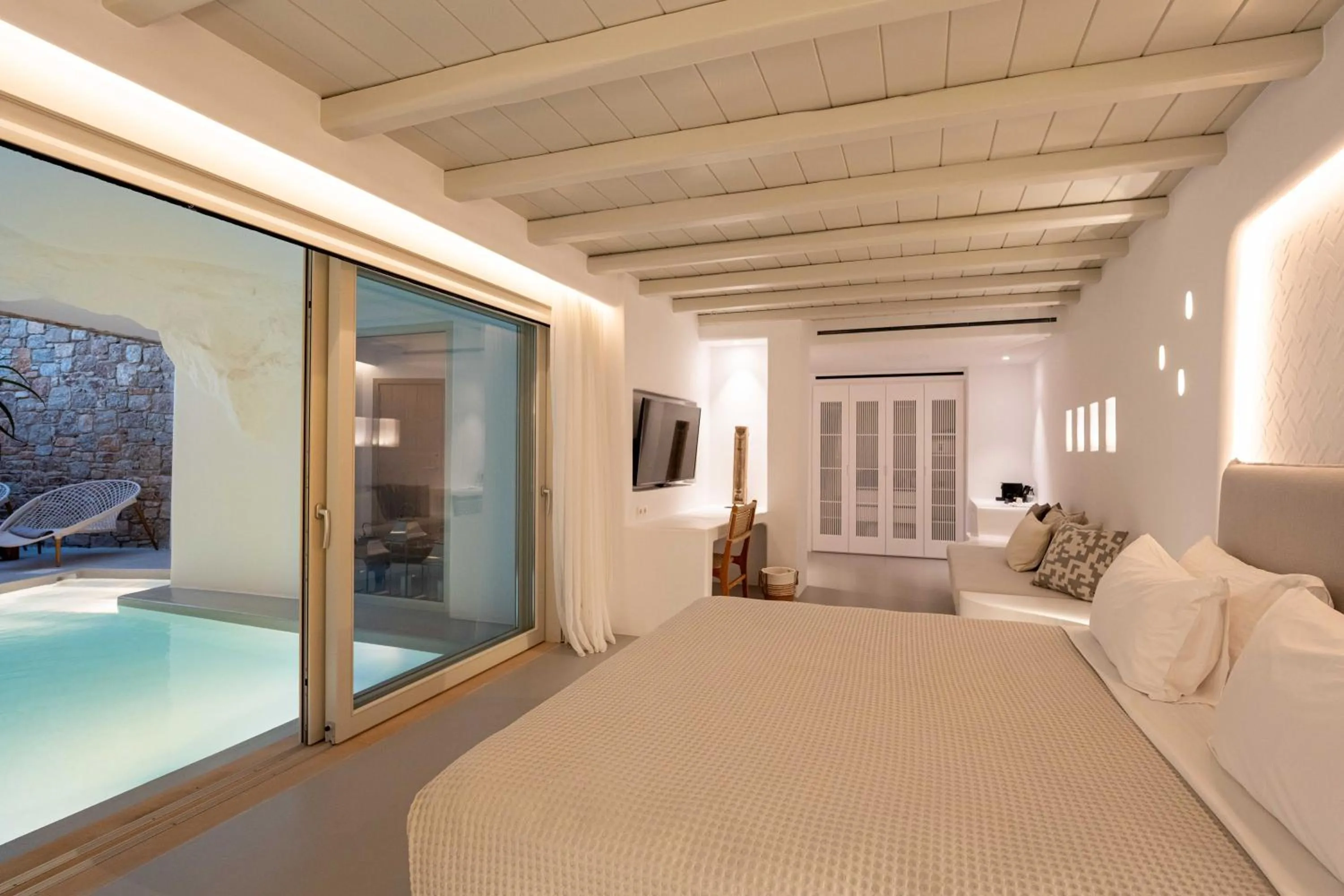 Photo of the whole room, Bed in Nomia Sunset Suites Mykonos