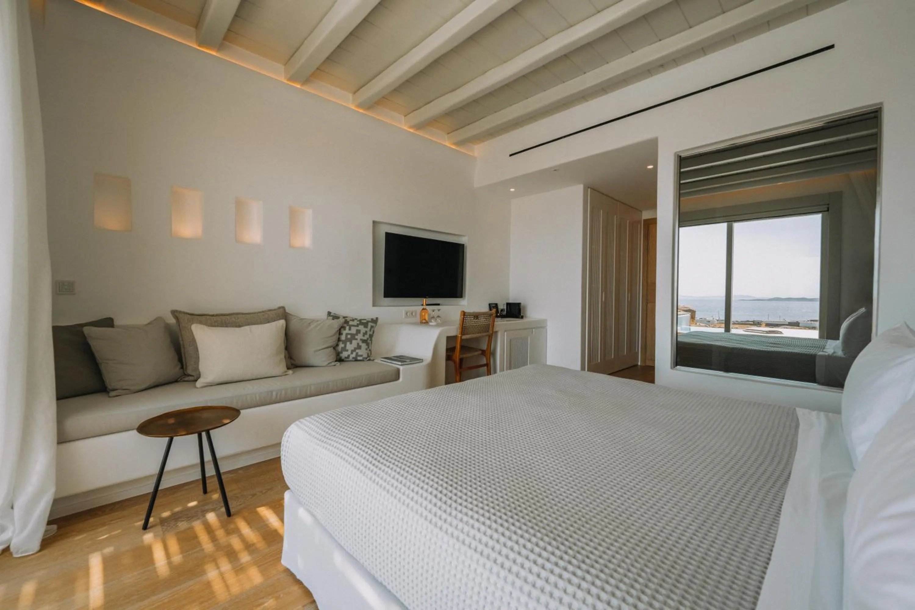 Photo of the whole room, Bed in Nomia Sunset Suites Mykonos