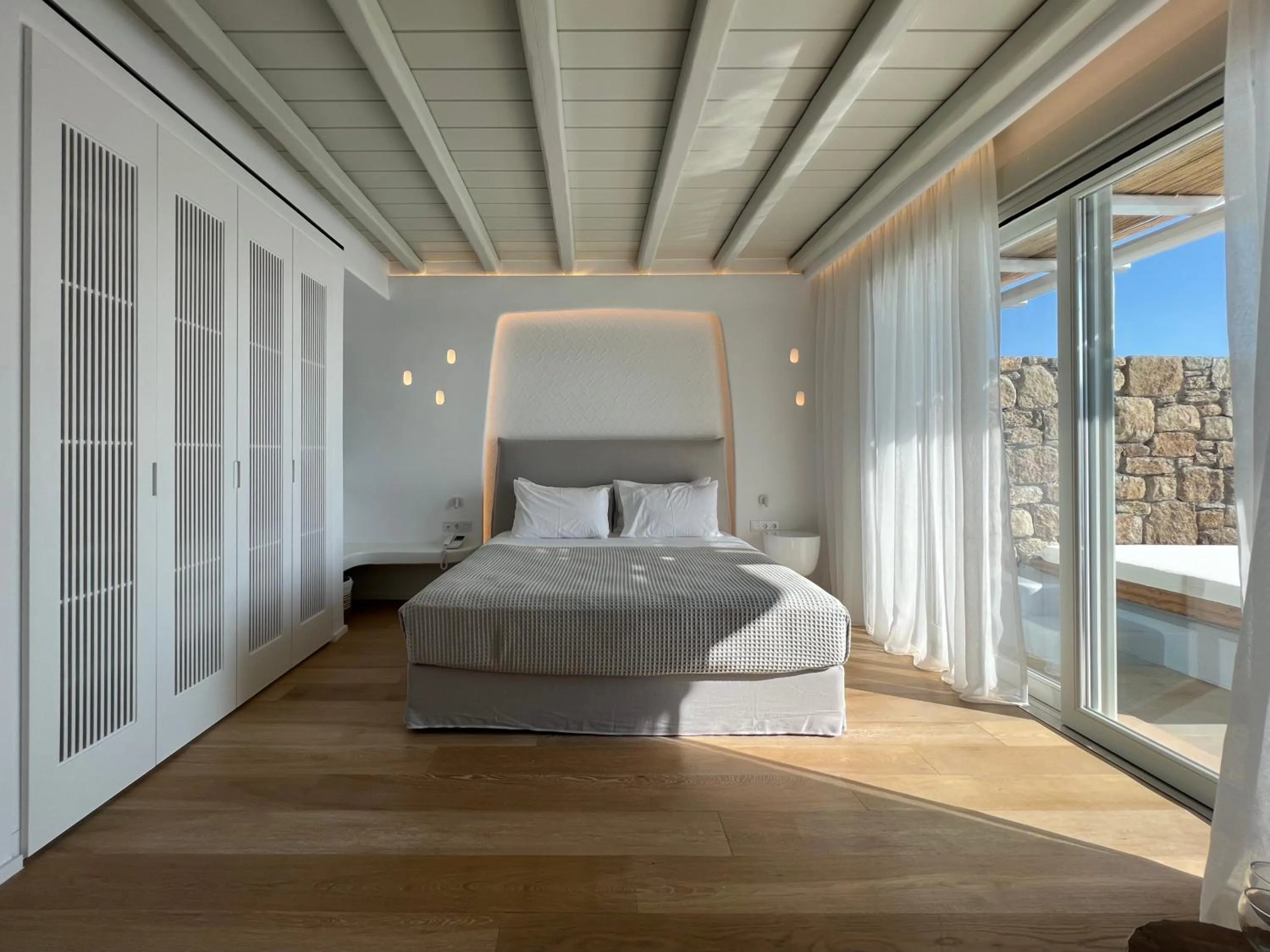 Photo of the whole room, Bed in Nomia Sunset Suites Mykonos