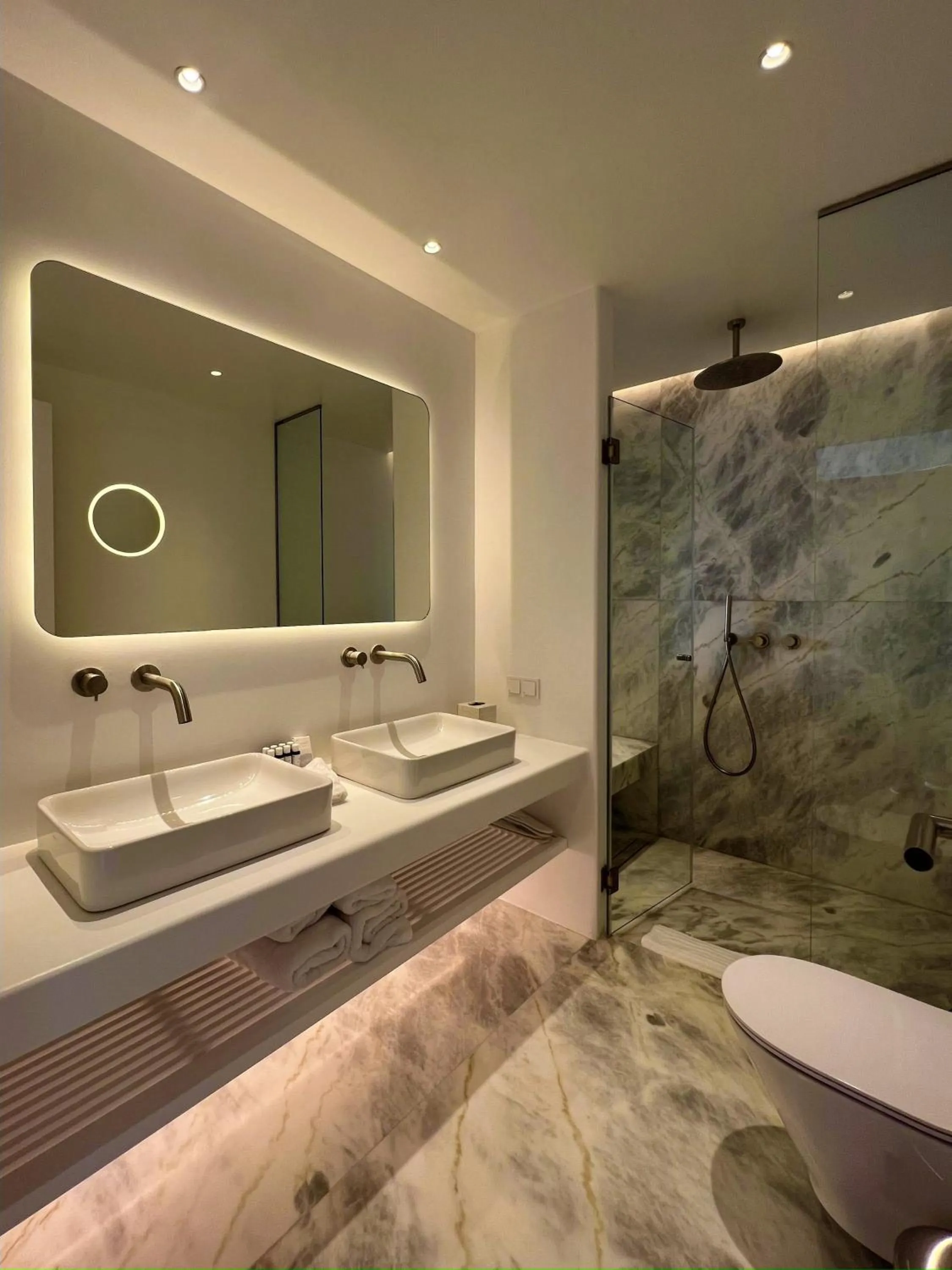 Shower in Nomia Sunset Suites Mykonos