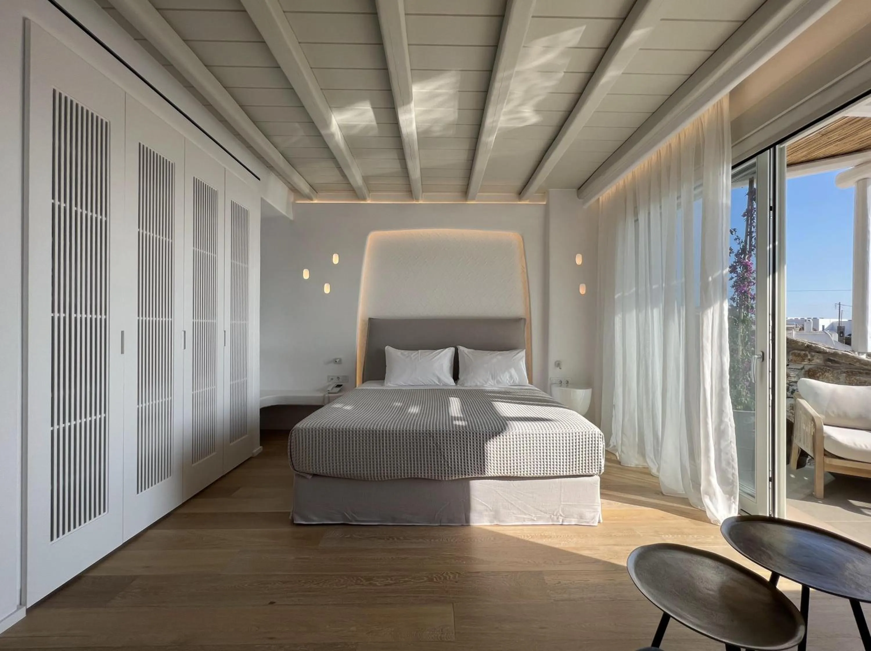 Photo of the whole room, Bed in Nomia Sunset Suites Mykonos