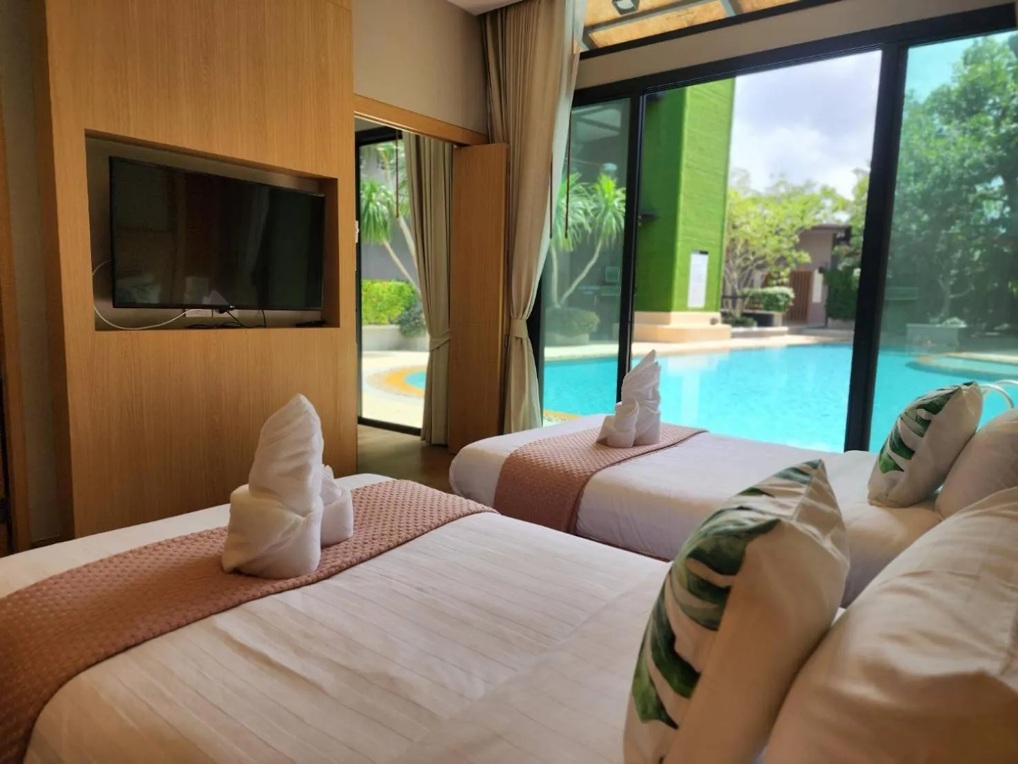 Bed in Alaita Boutique Phuket