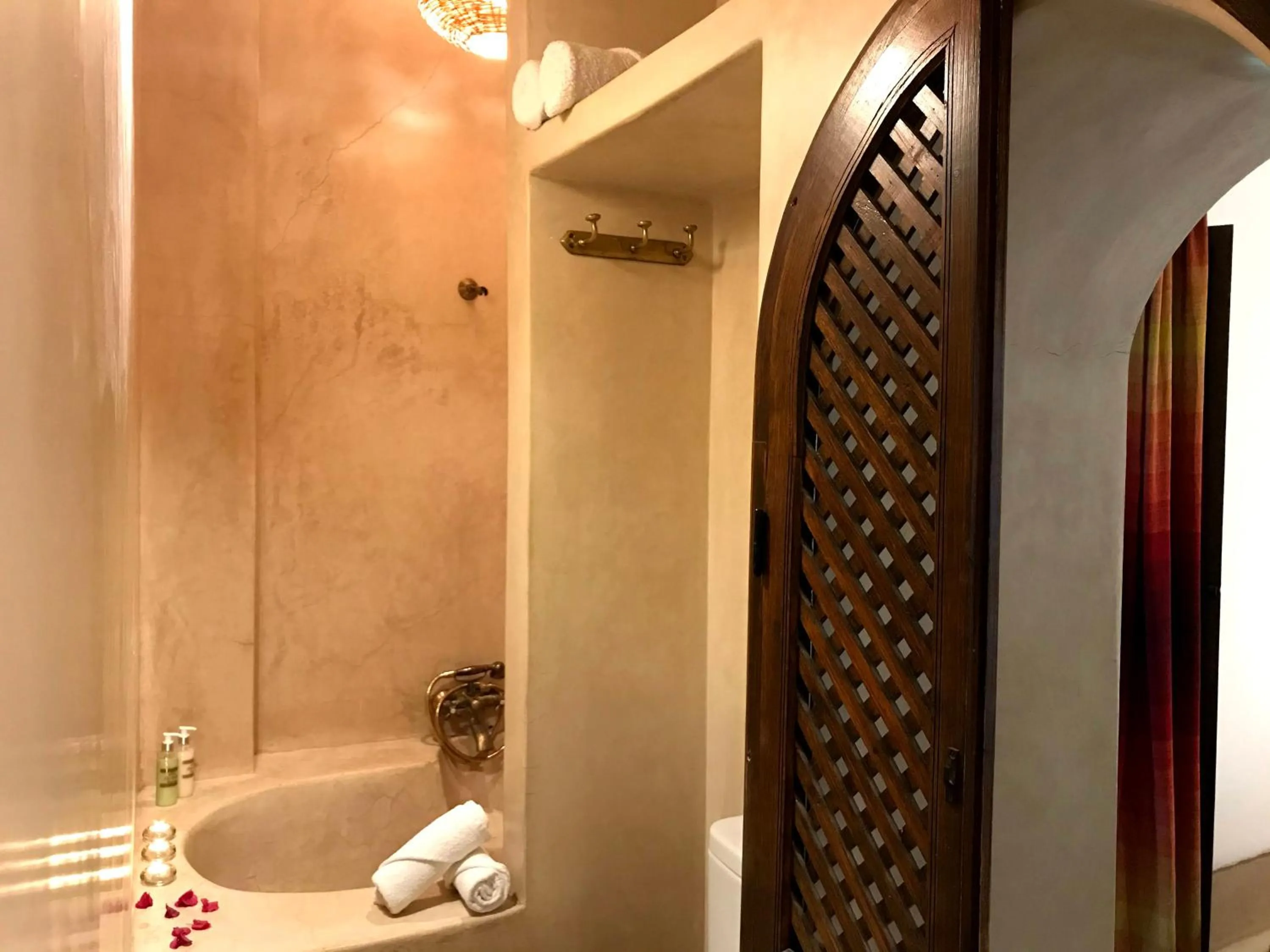 Shower in Riad Dar Zaman
