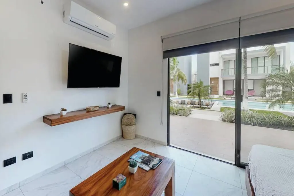 Contemporary poolside Condo, Wi-Fi - Paraiso Kaanal 101