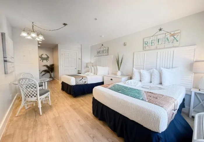 Bed in Lighthouse Resort: Inn & Suites