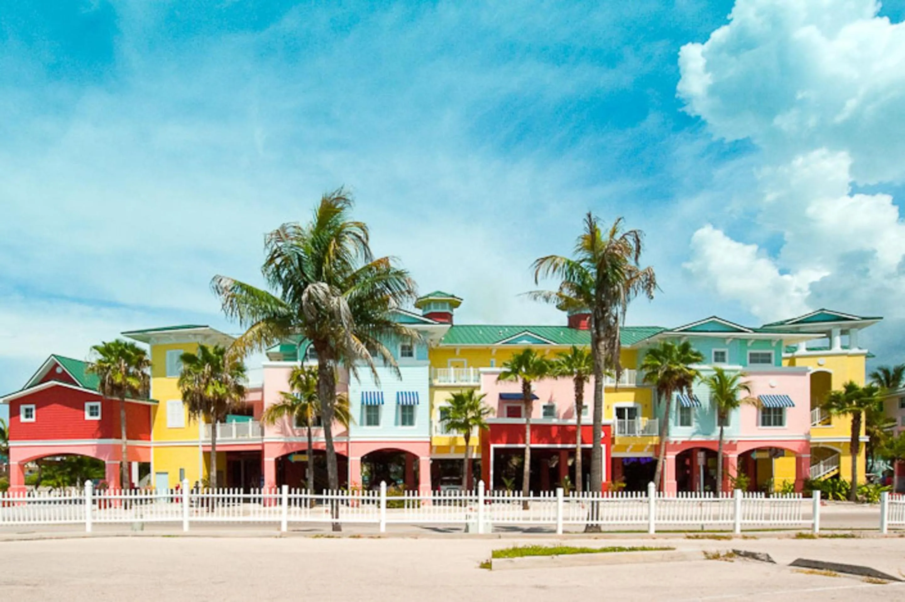 Facade/entrance in Lighthouse Resort: Inn & Suites