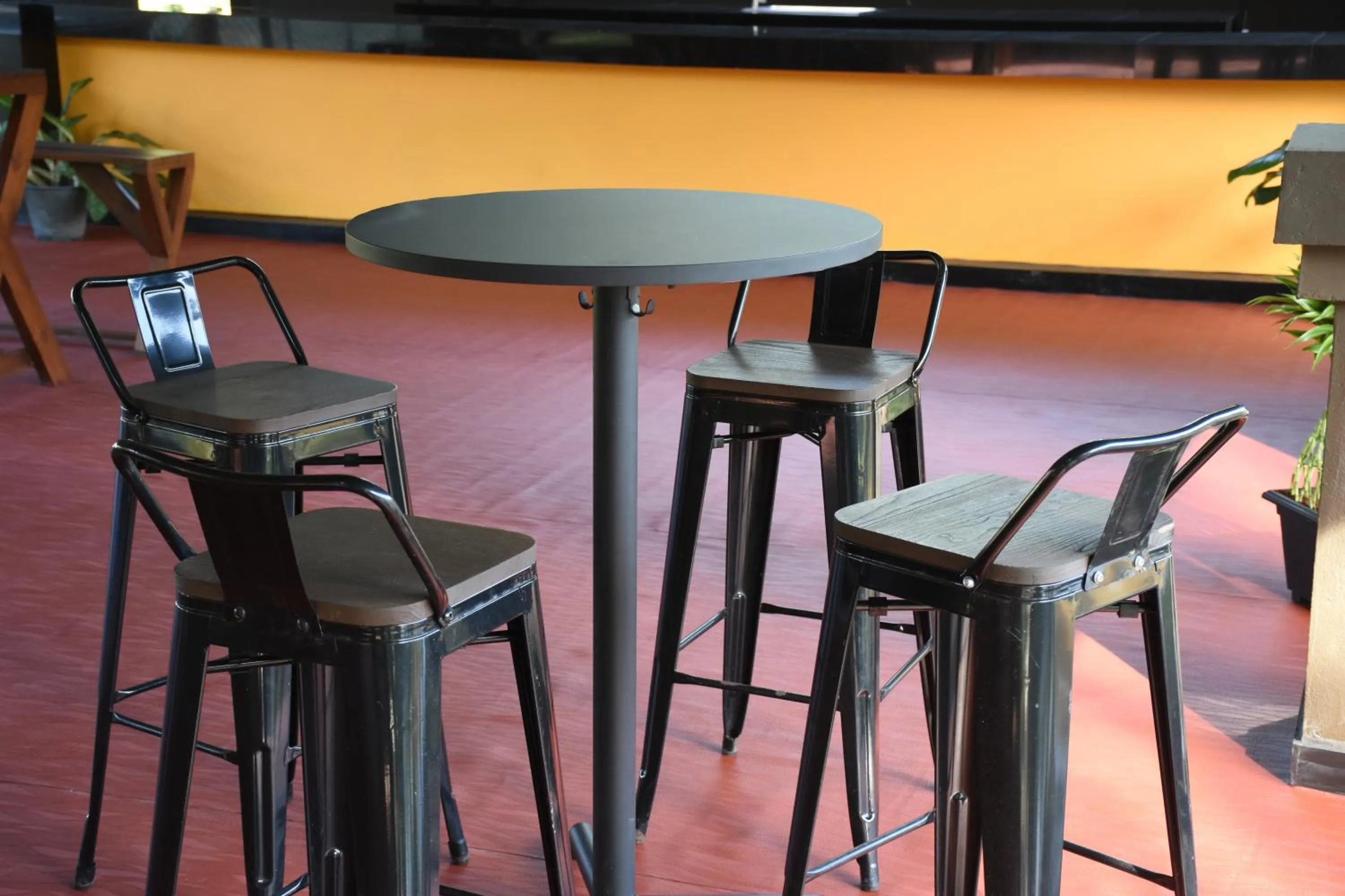 Restaurant/places to eat in Steps Garden Resort