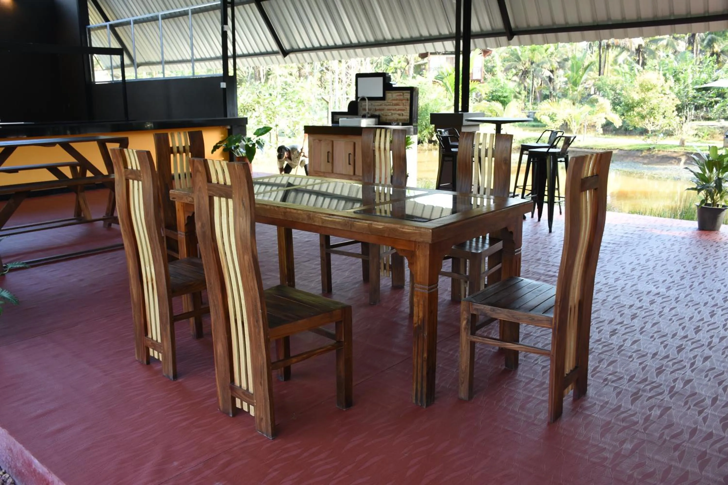 Restaurant/places to eat in Steps Garden Resort