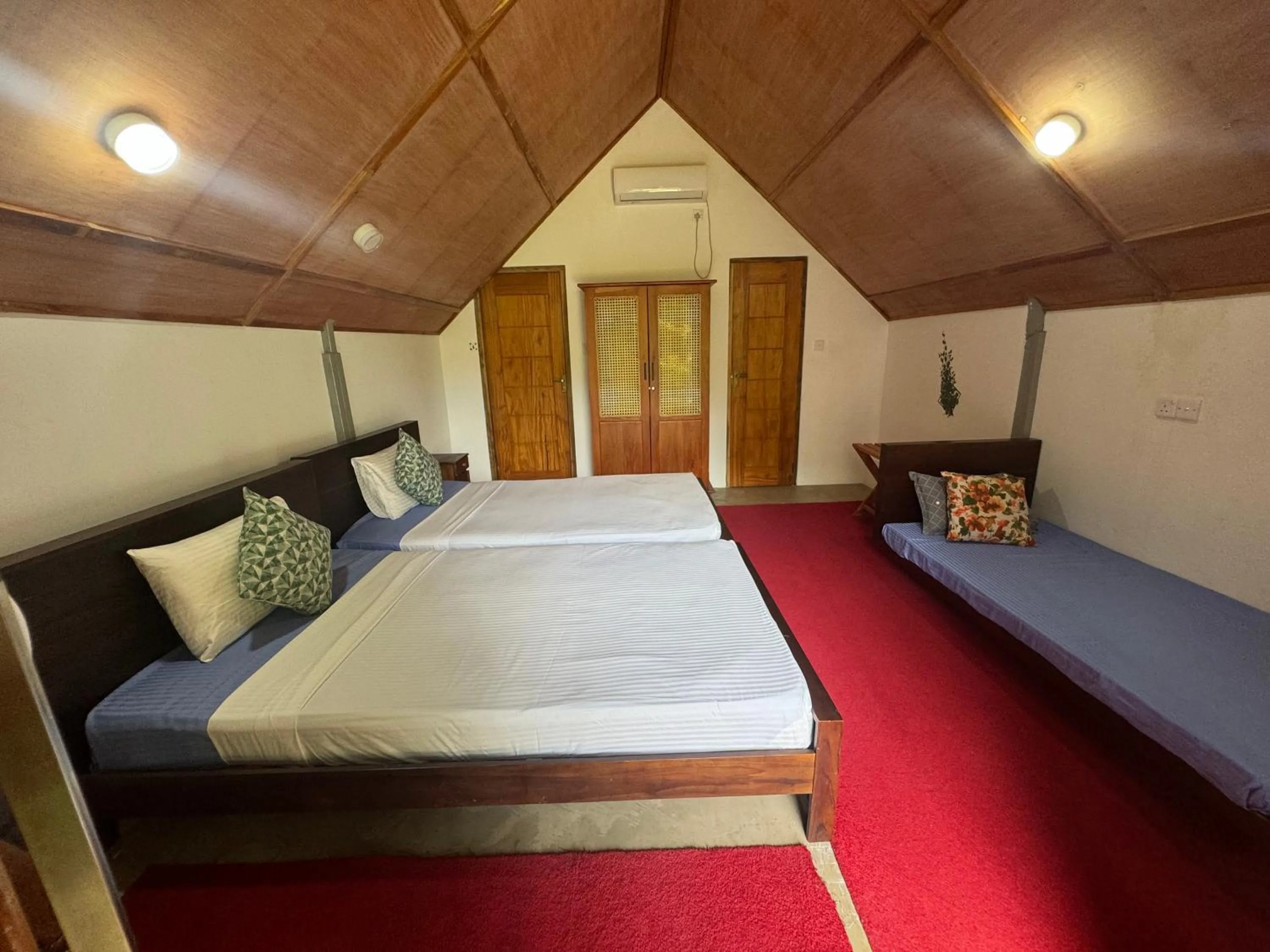 Photo of the whole room, Bed in Steps Garden Resort