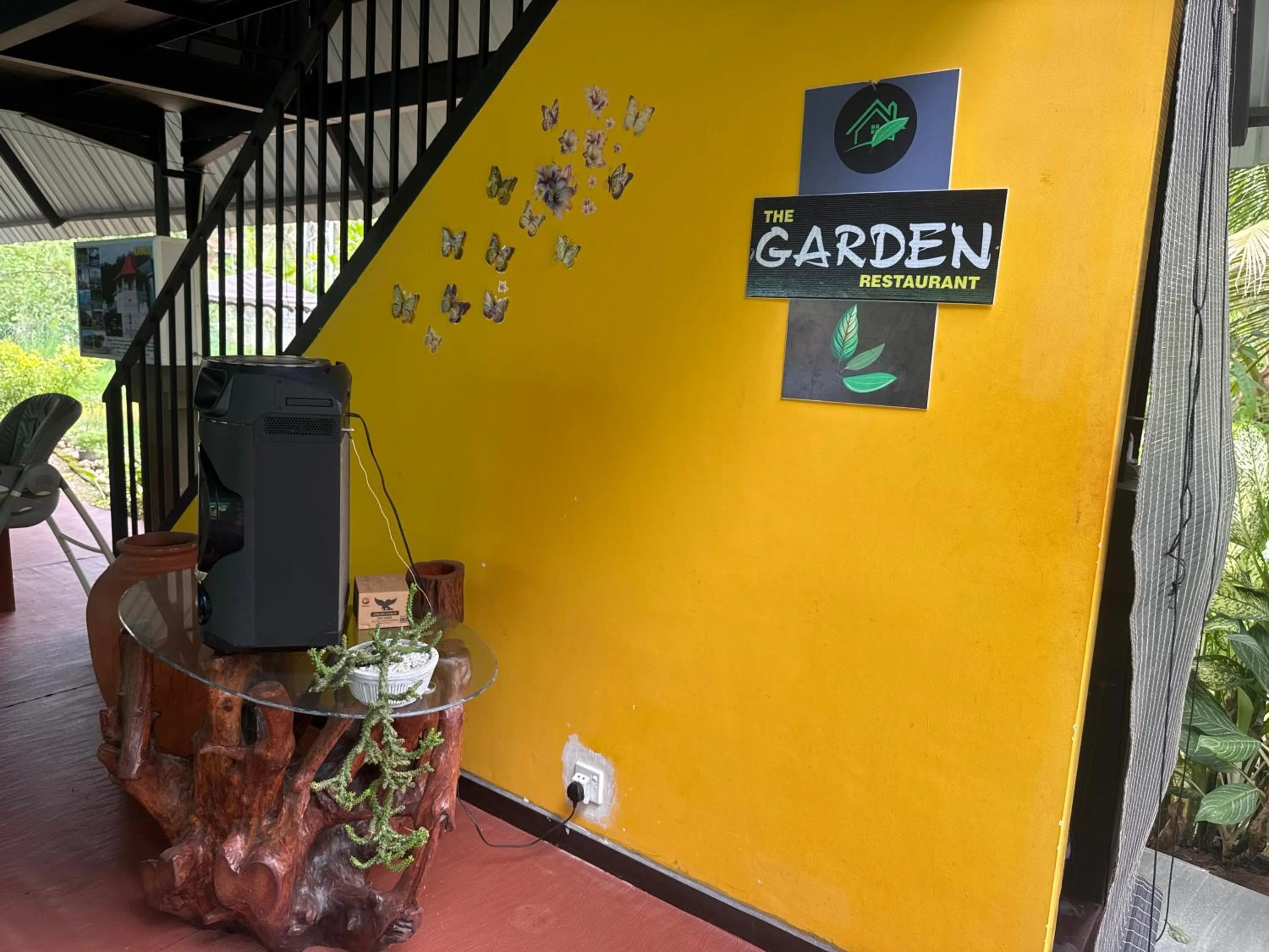 Restaurant/places to eat in Steps Garden Resort