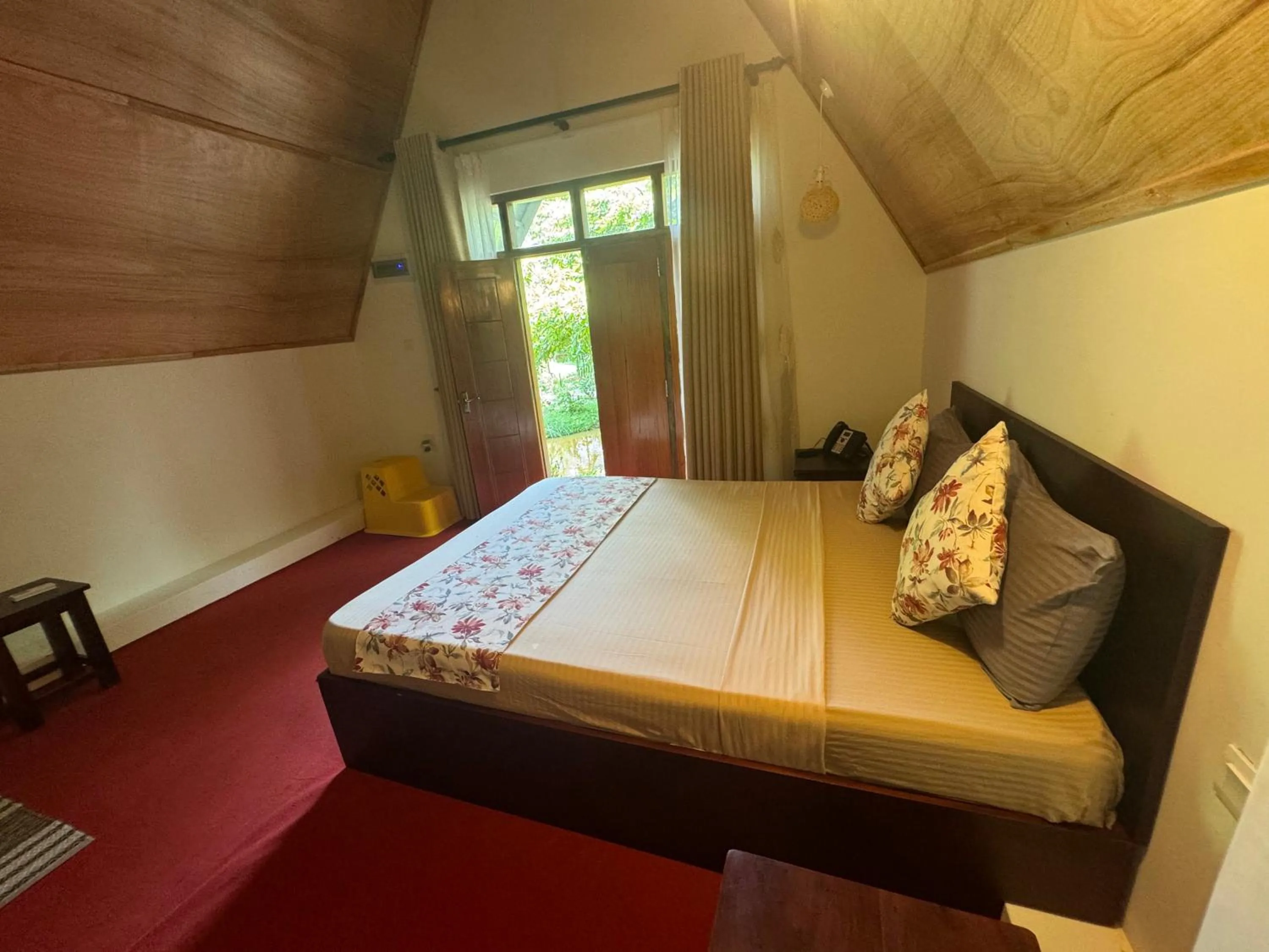 Photo of the whole room, Bed in Steps Garden Resort