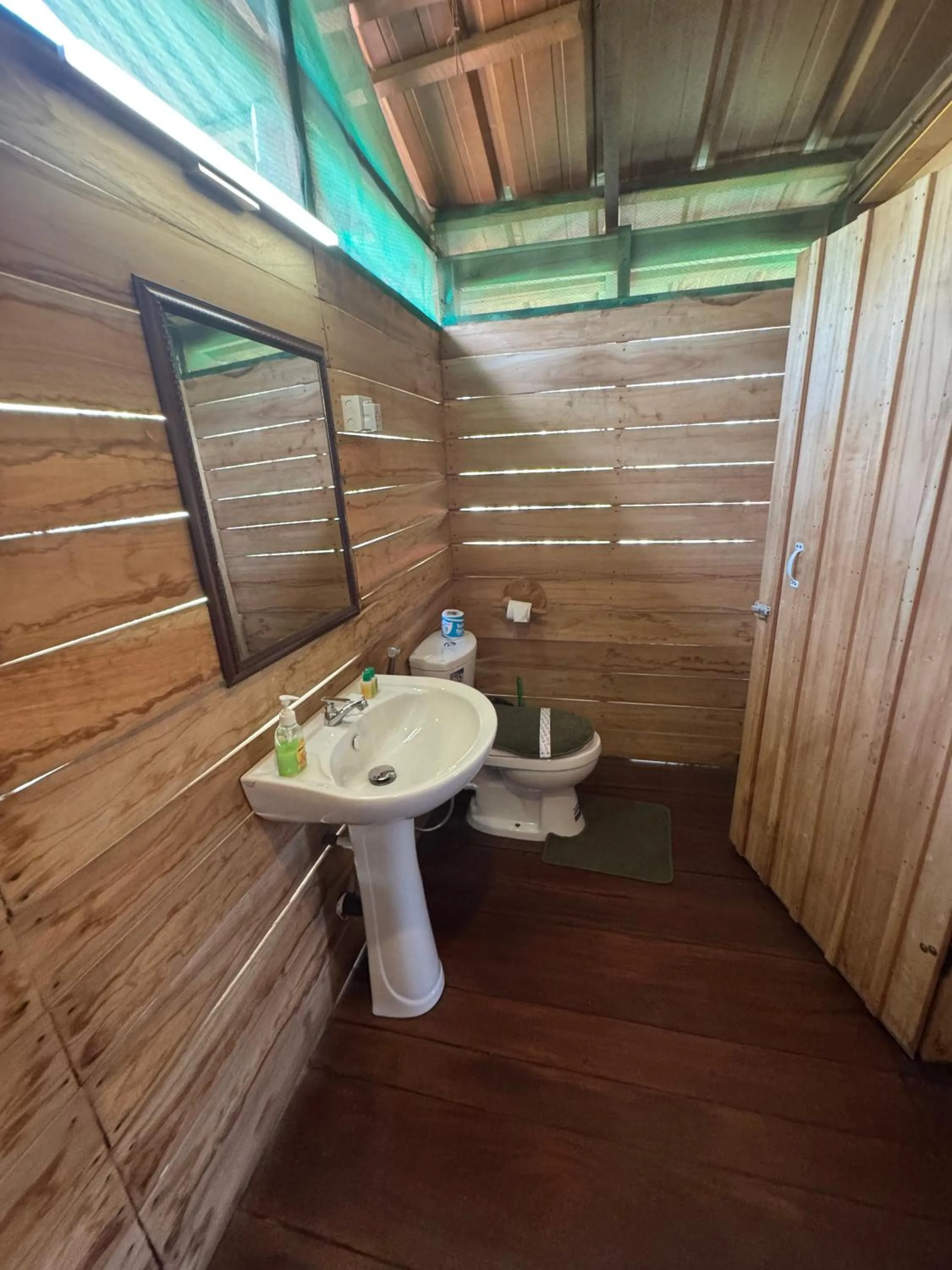 Toilet in Steps Garden Resort