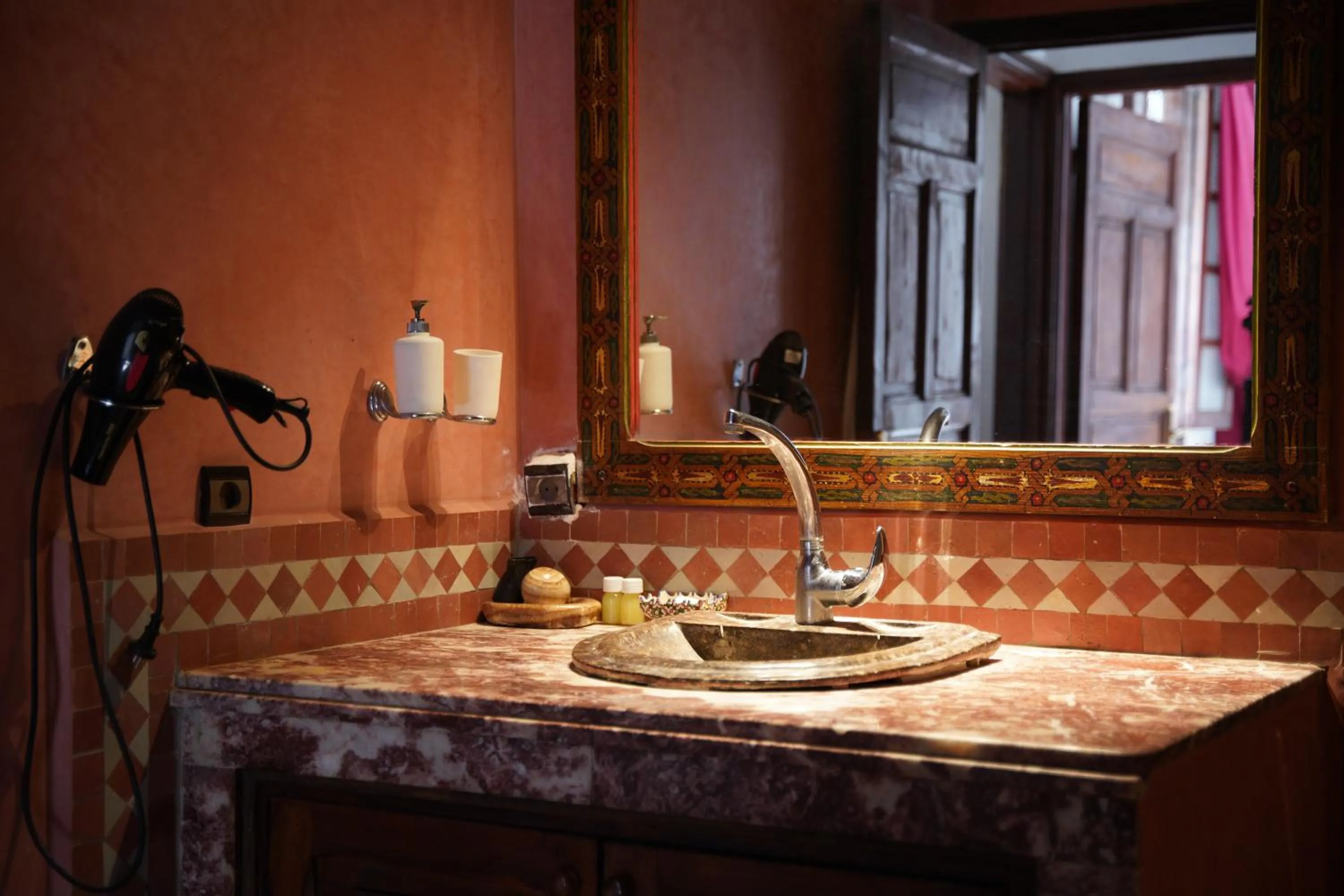 Riad Dar Chrifa - Luxury Escape