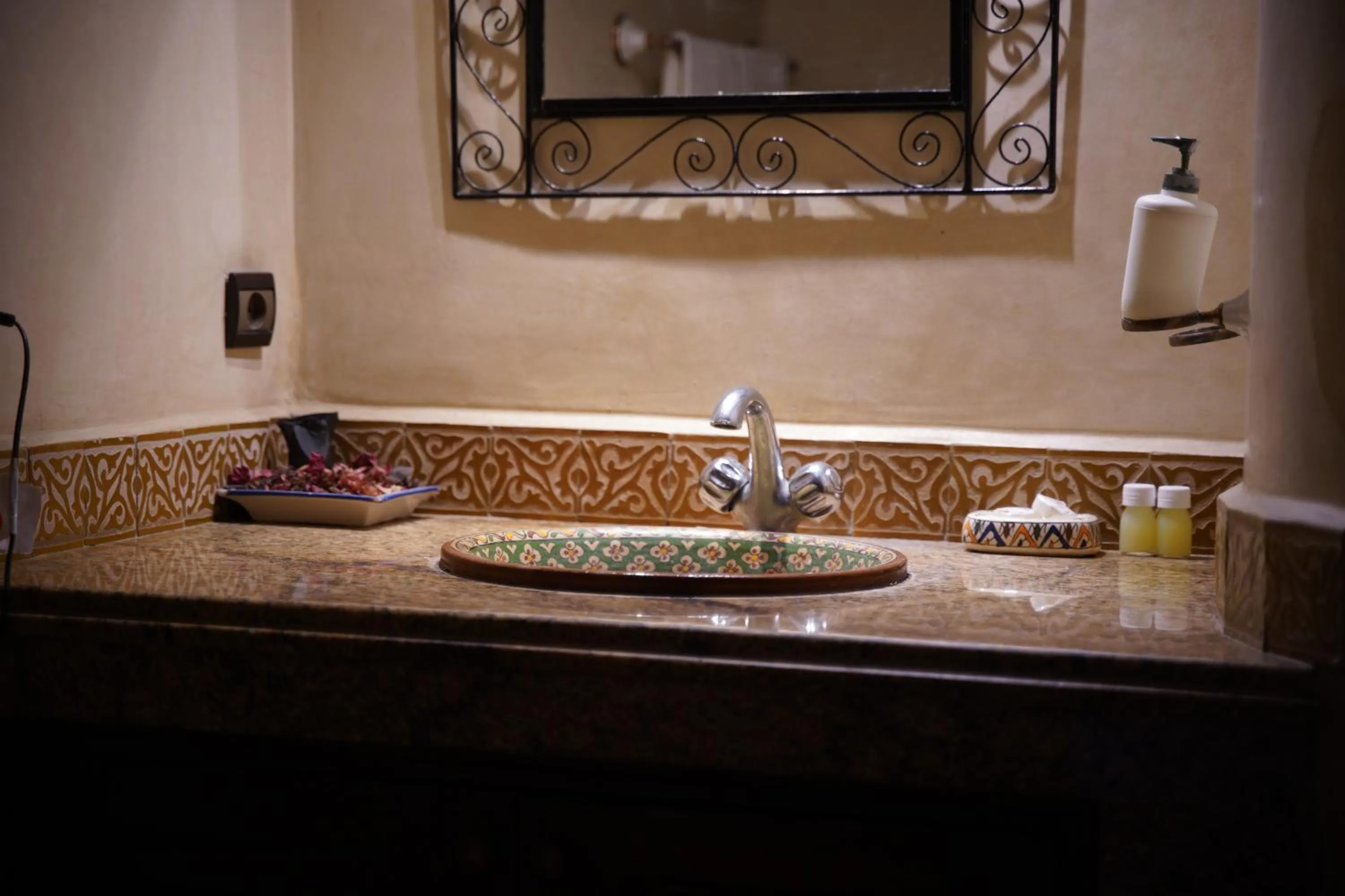 Riad Dar Chrifa - Luxury Escape