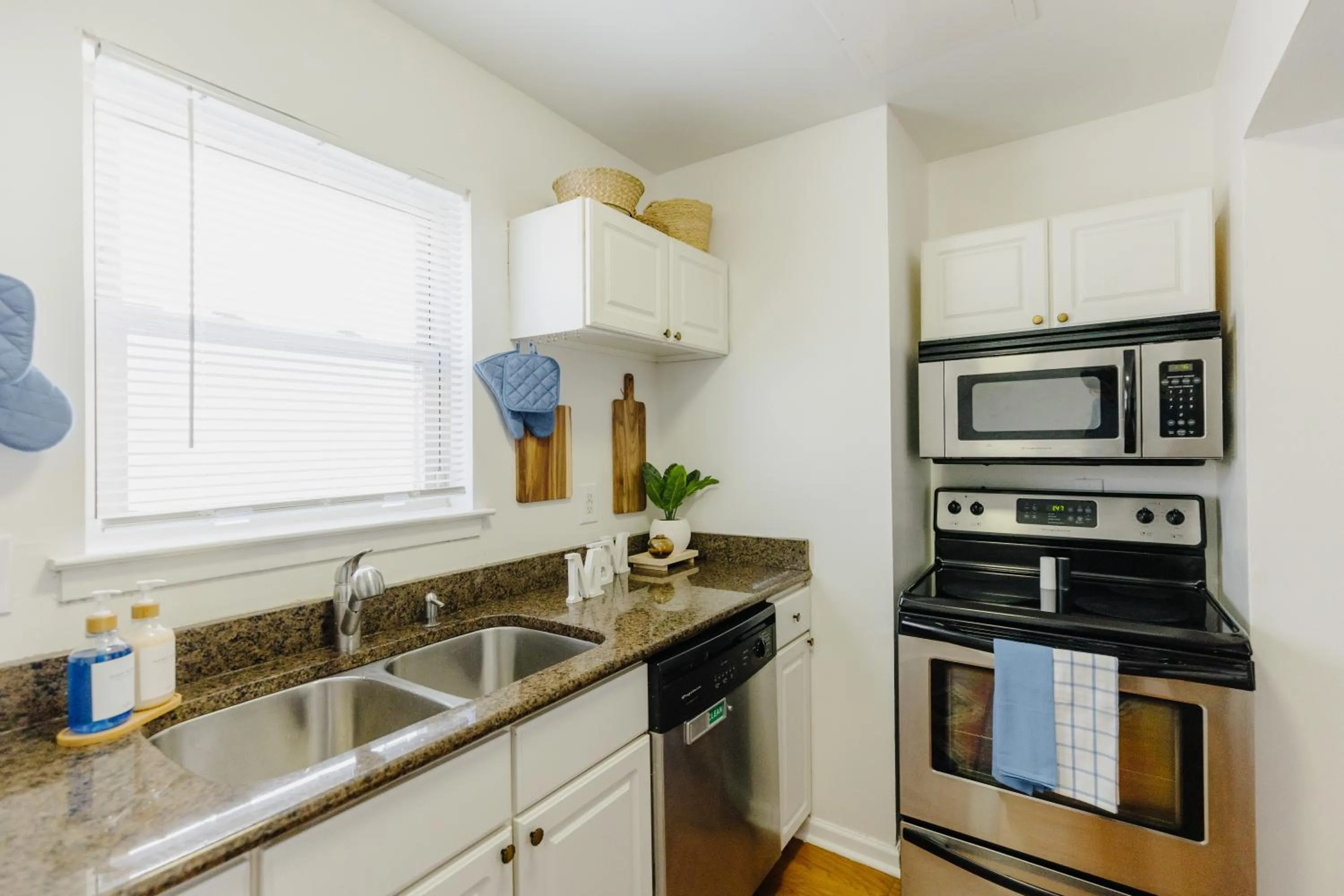 Kitchen or kitchenette in Centrally Located 2BR Overton Square Unit 2 Fast WiFi Free Parking Yes Pets