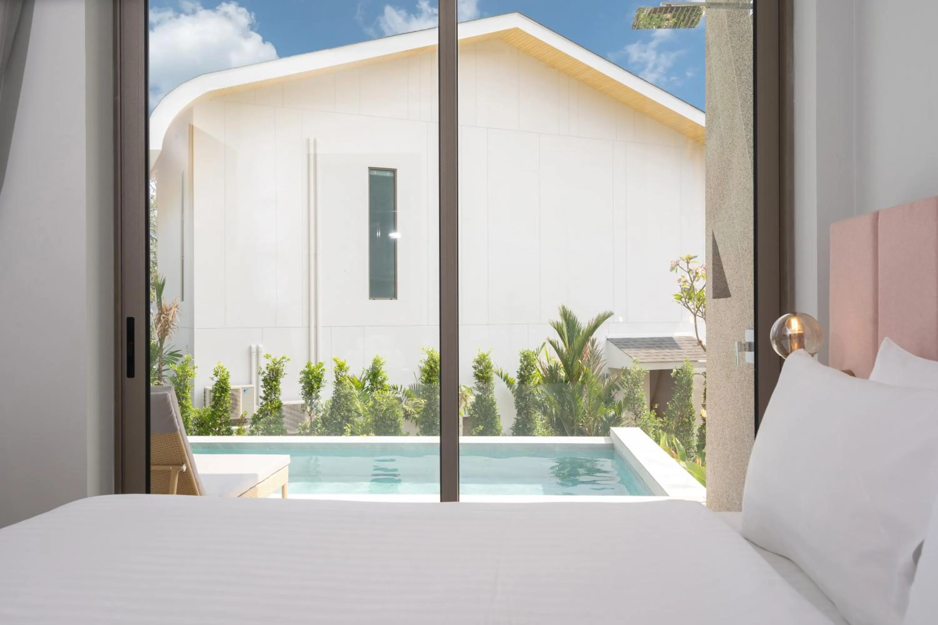 Pool view, Bed in Himmapana Villas - Hills