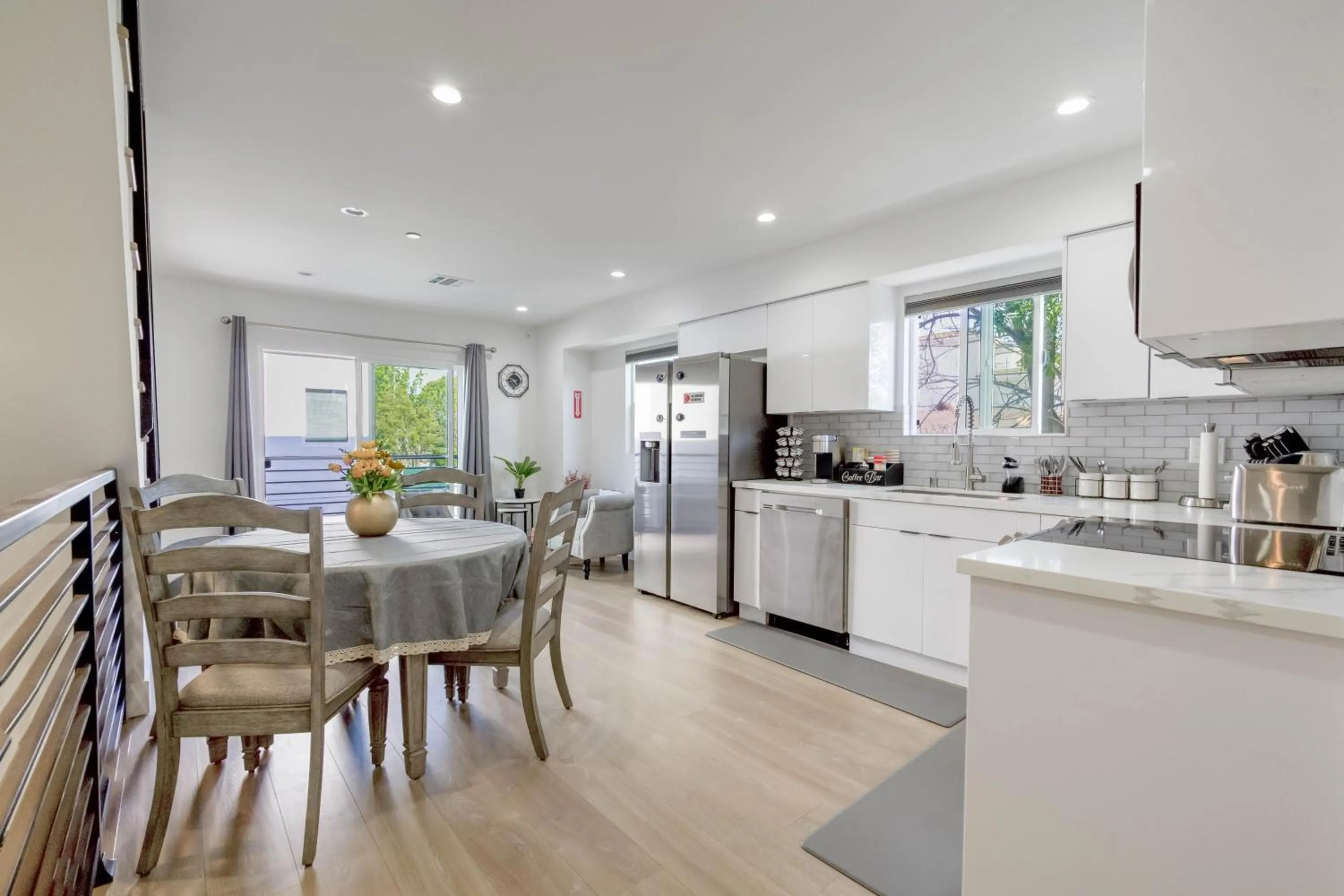 Coffee/tea facilities in Modern Apartment in Studio City