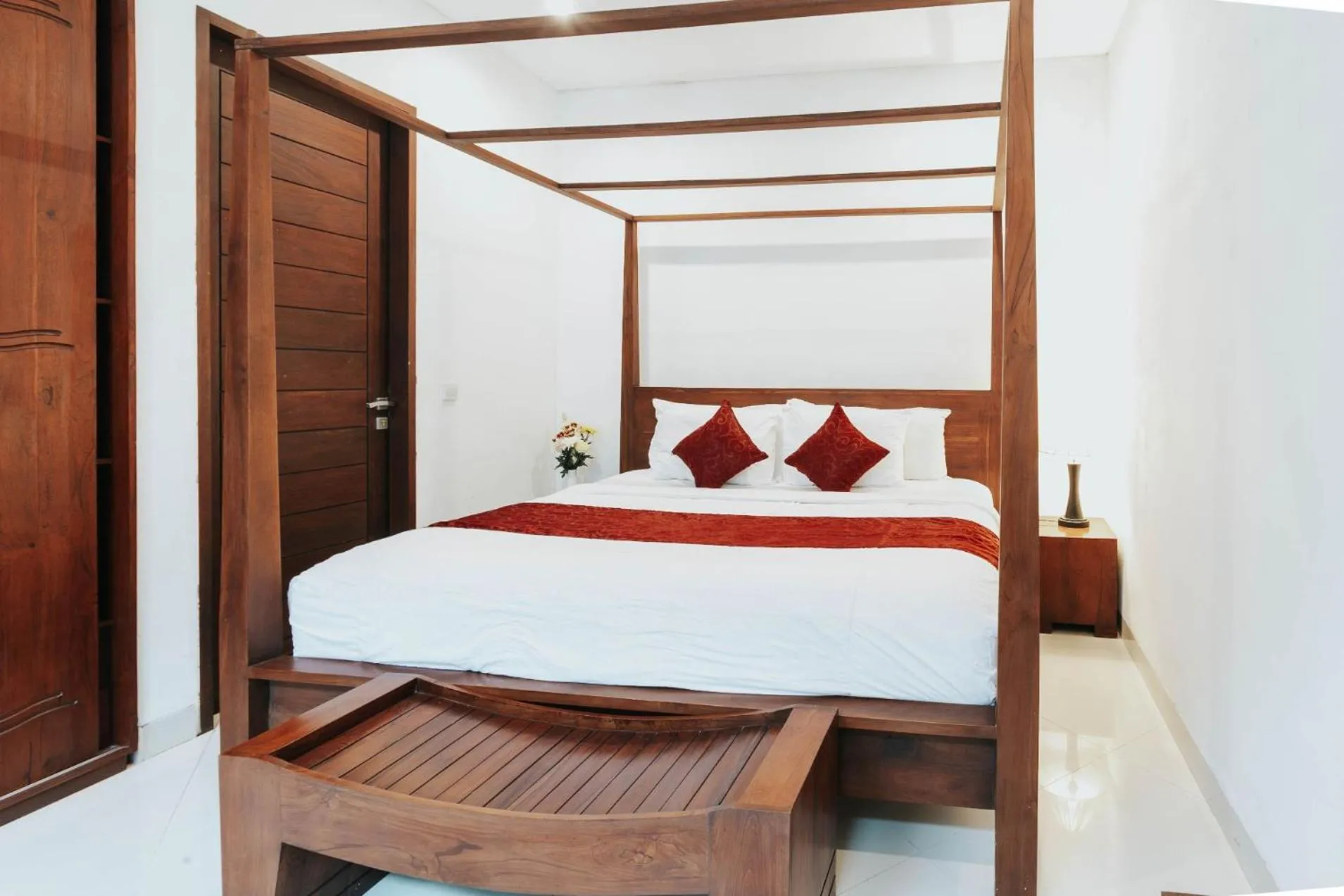 Bed in Villa Sukanami Sanur by ecommerceloka