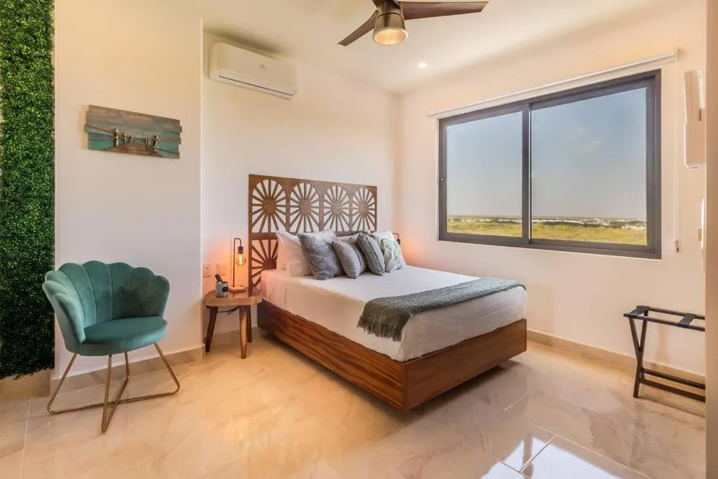 Bedroom, Bed in Luxury Condo, 2BR, Fast Internet, Condo Akul