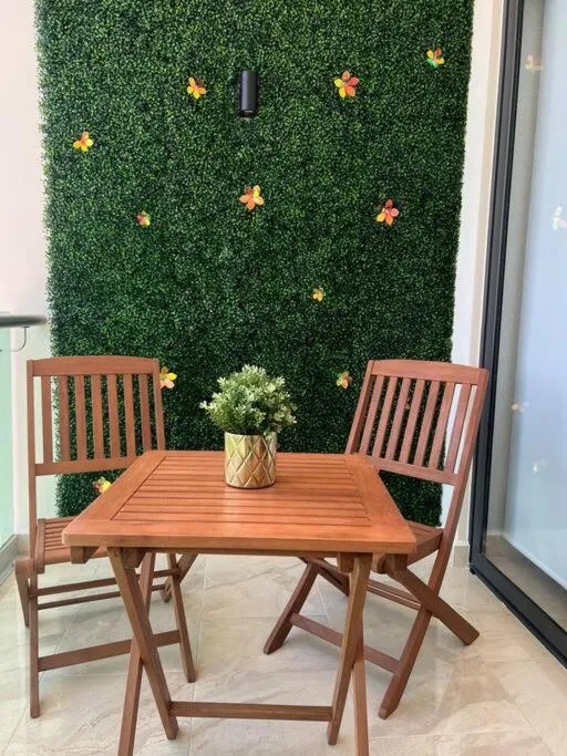 Seating area in Luxury Condo, 2BR, Fast Internet, Condo Akul