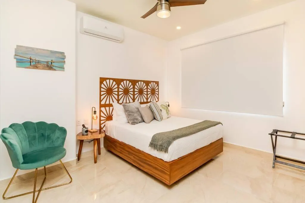 Bed in Luxury Condo, 2BR, Fast Internet, Condo Akul