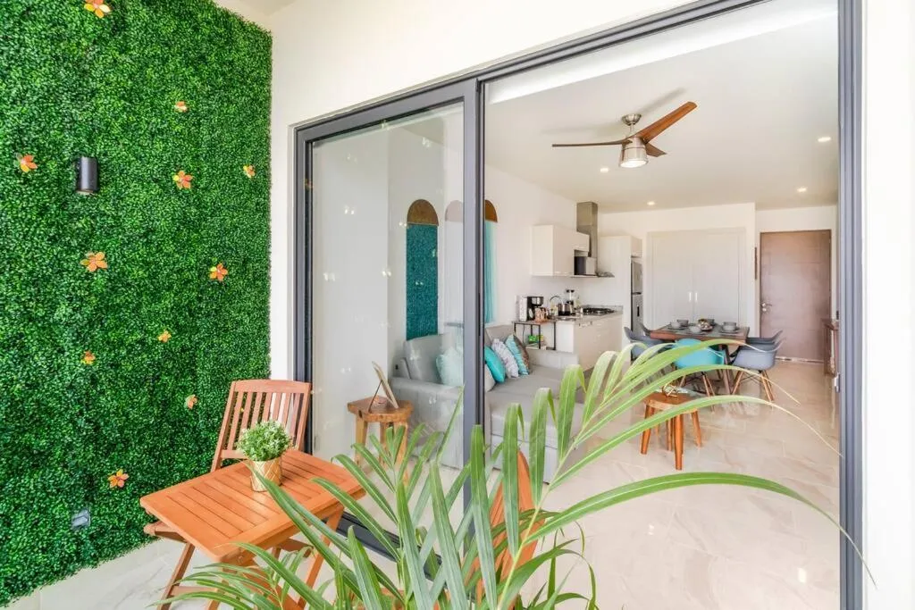 Patio in Luxury Condo, 2BR, Fast Internet, Condo Akul