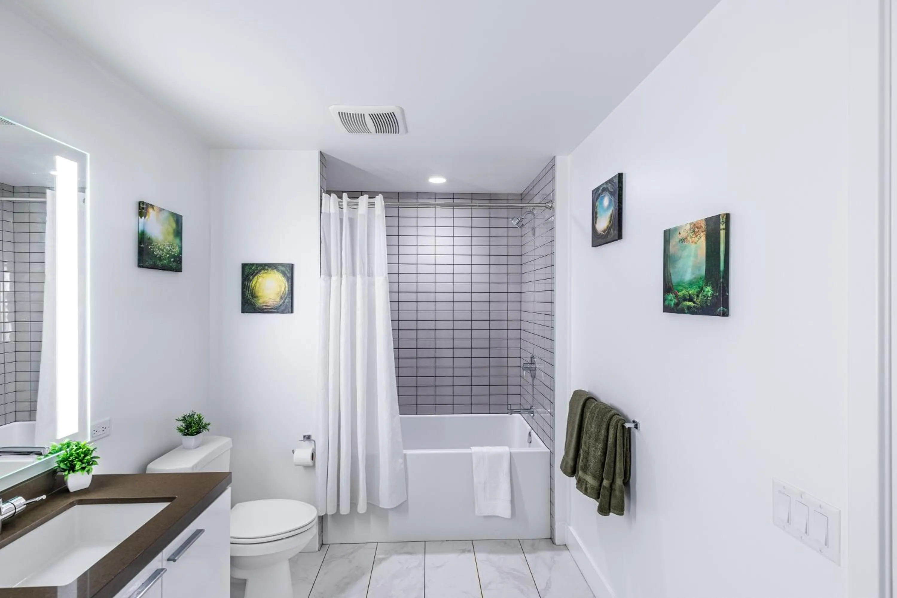 Bathroom in Top Floor High Rise 3 Bed DTLA Skyscraper Penthouse