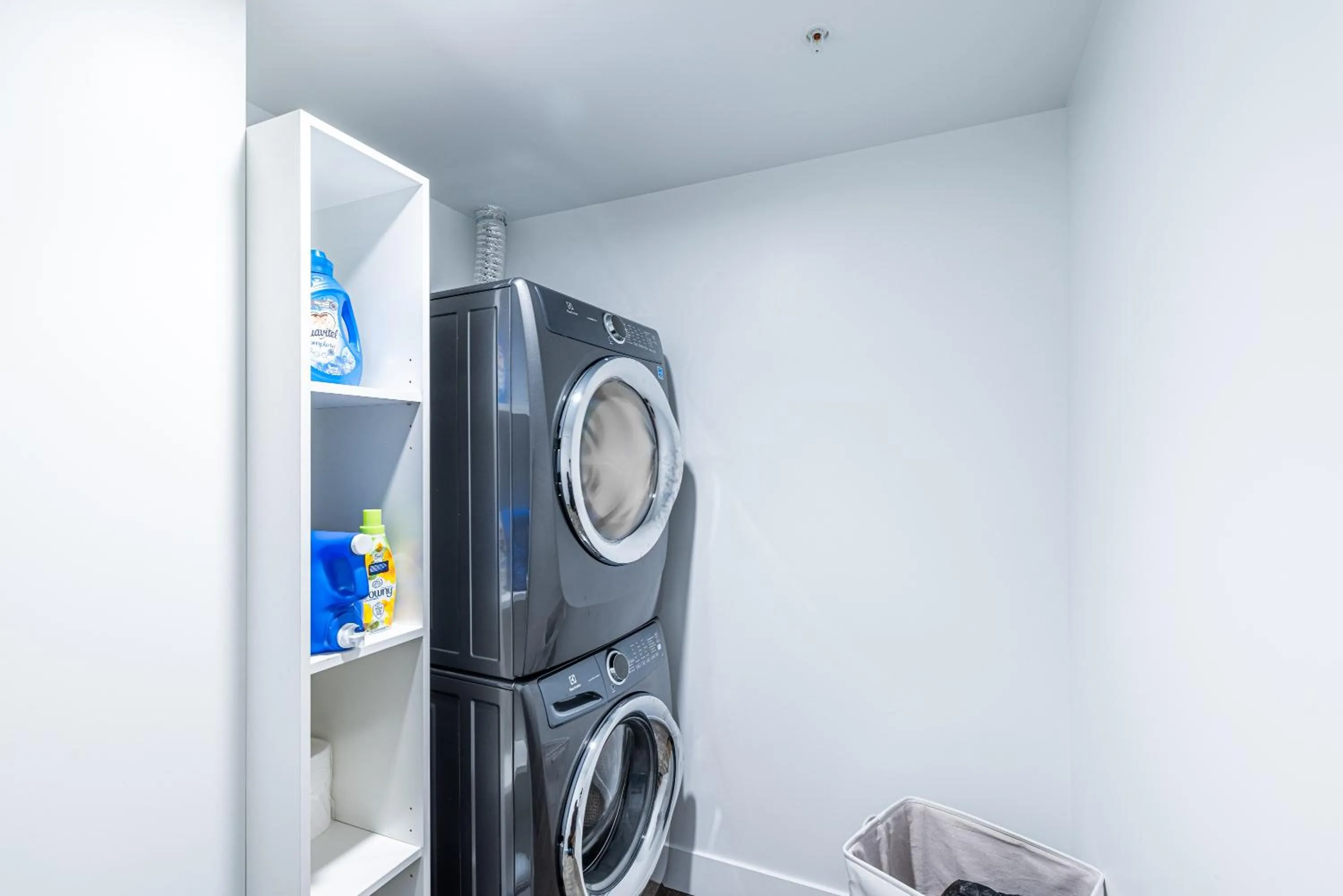 washing machine in Top Floor High Rise 3 Bed DTLA Skyscraper Penthouse