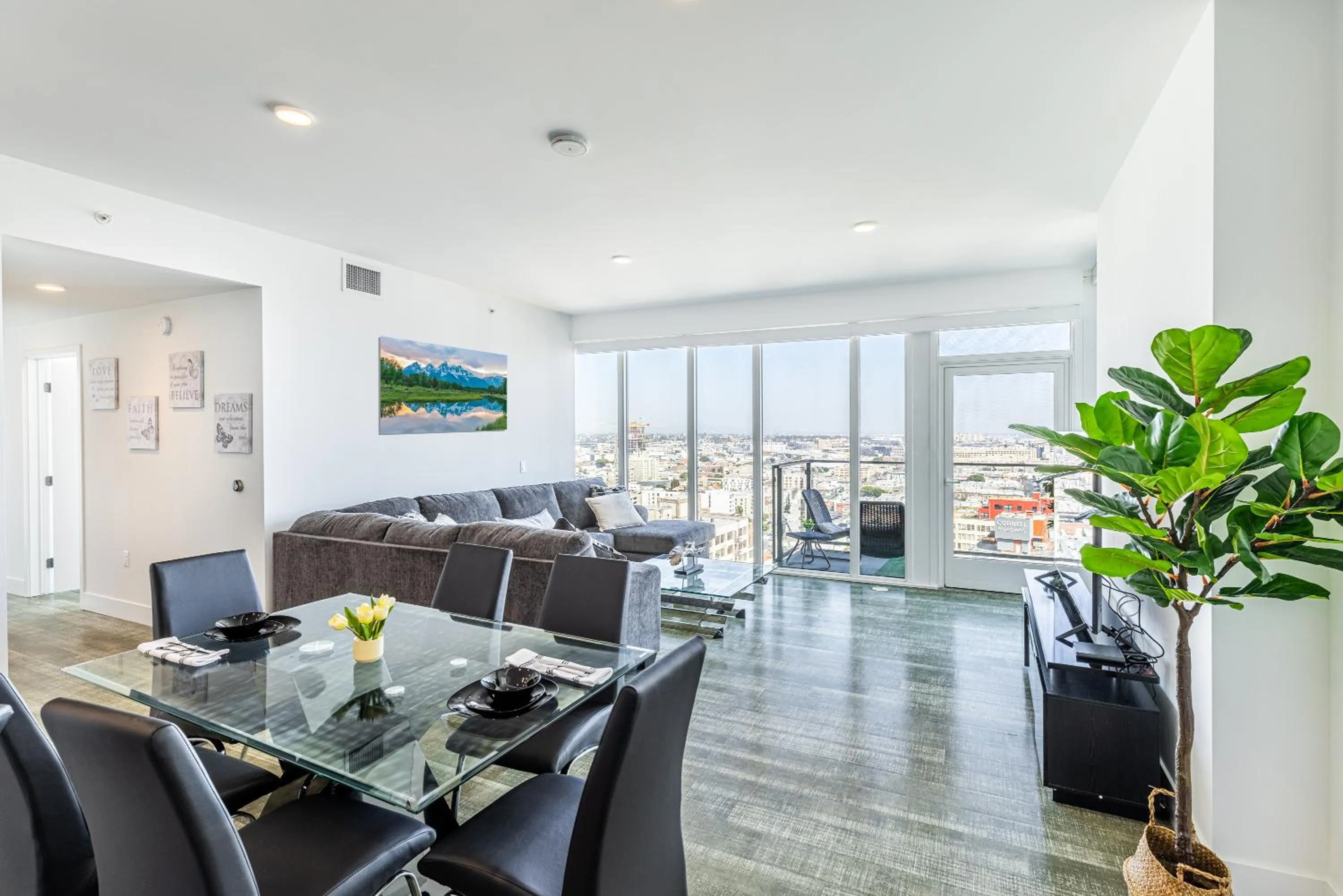 Dining area in Top Floor High Rise 3 Bed DTLA Skyscraper Penthouse