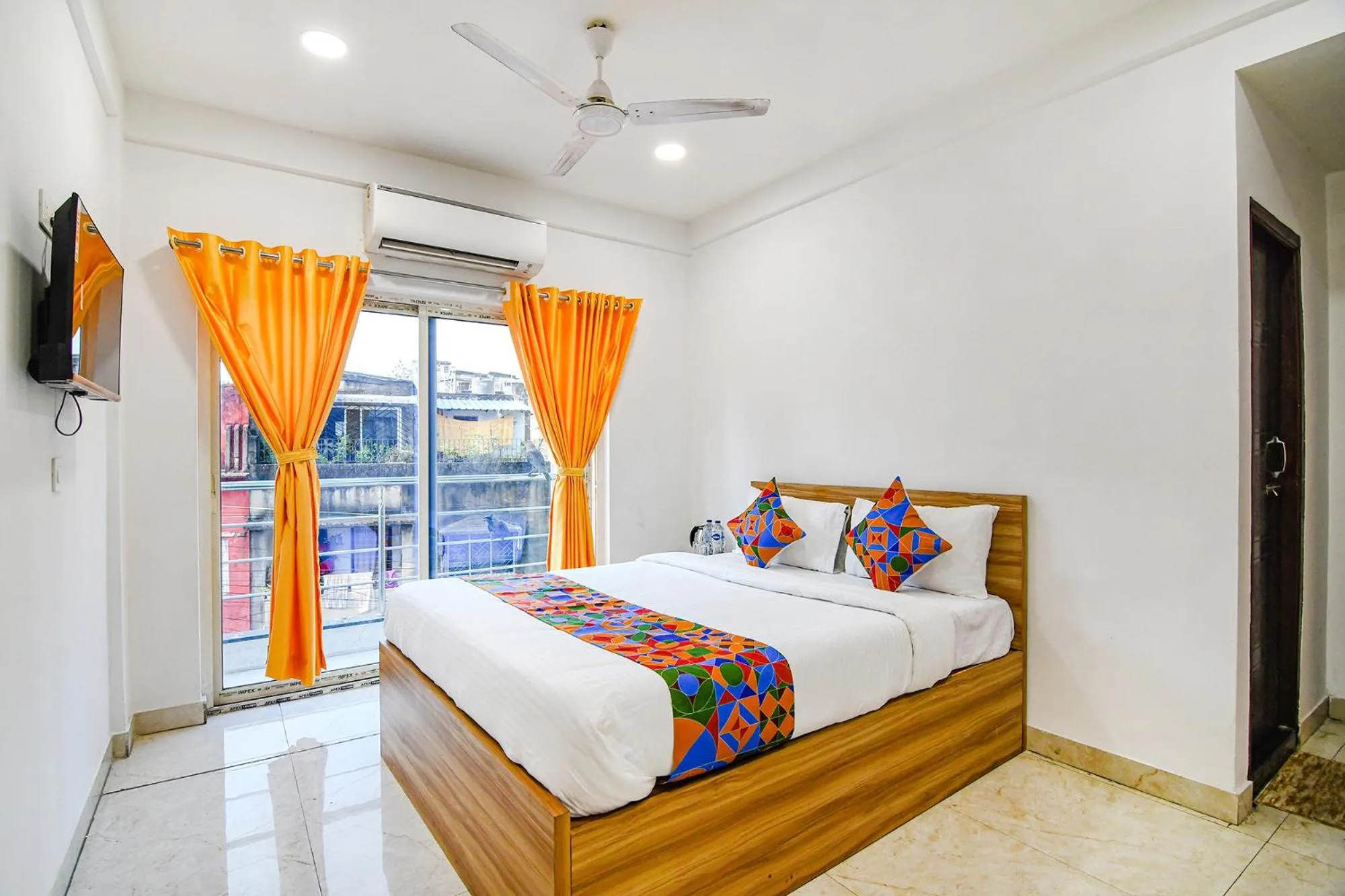 Bed in FabHotel Grand Hazra Inn - Nr Ballygunge Station