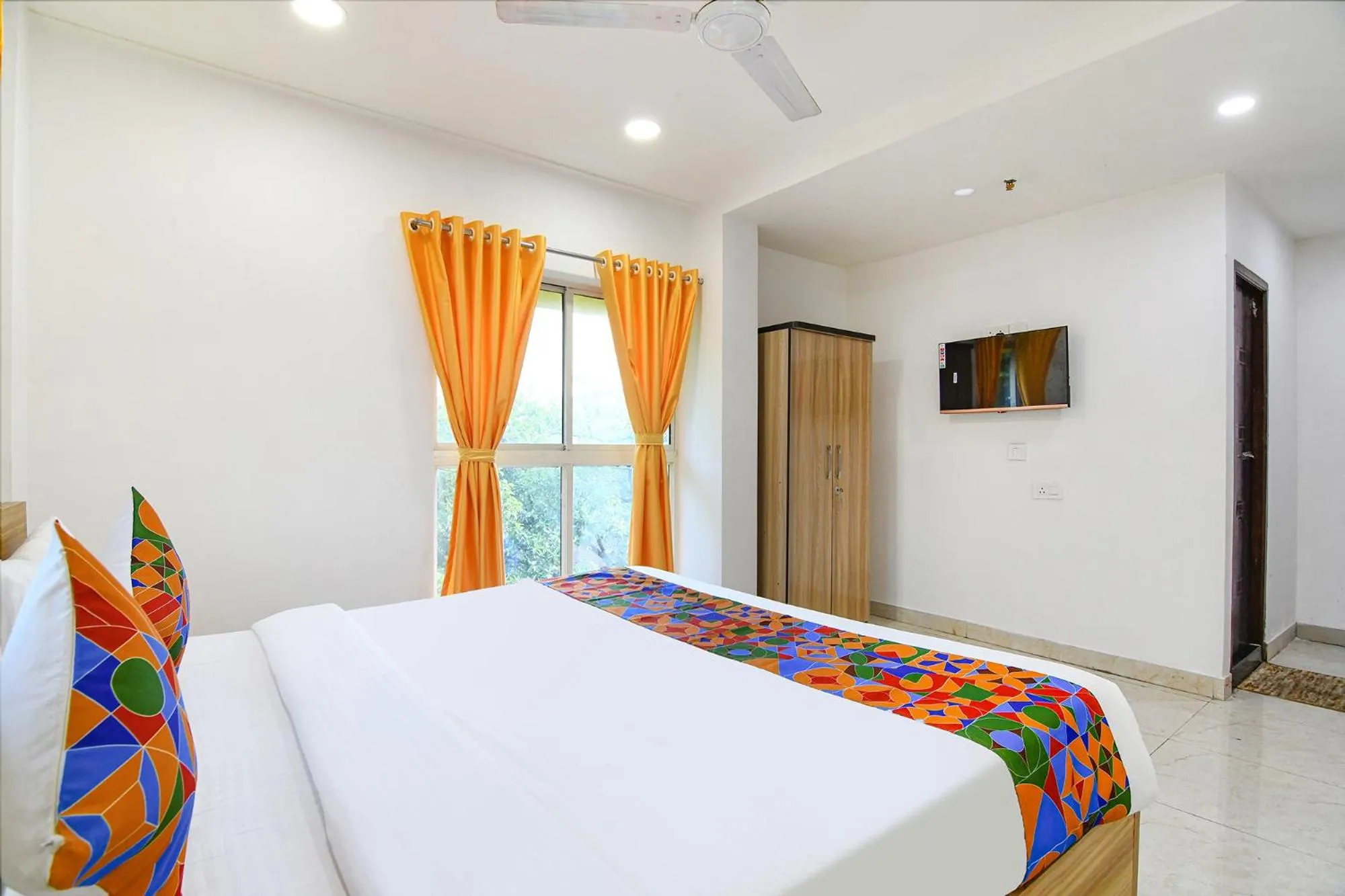 Bed in FabHotel Grand Hazra Inn - Nr Ballygunge Station